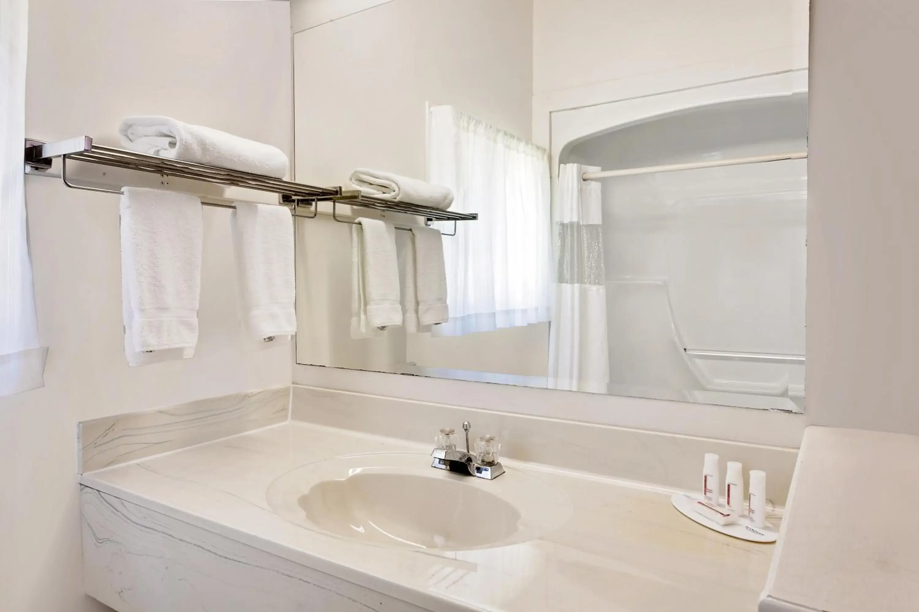 Bathroom in Ramada by Wyndham Gananoque Provincial Inn