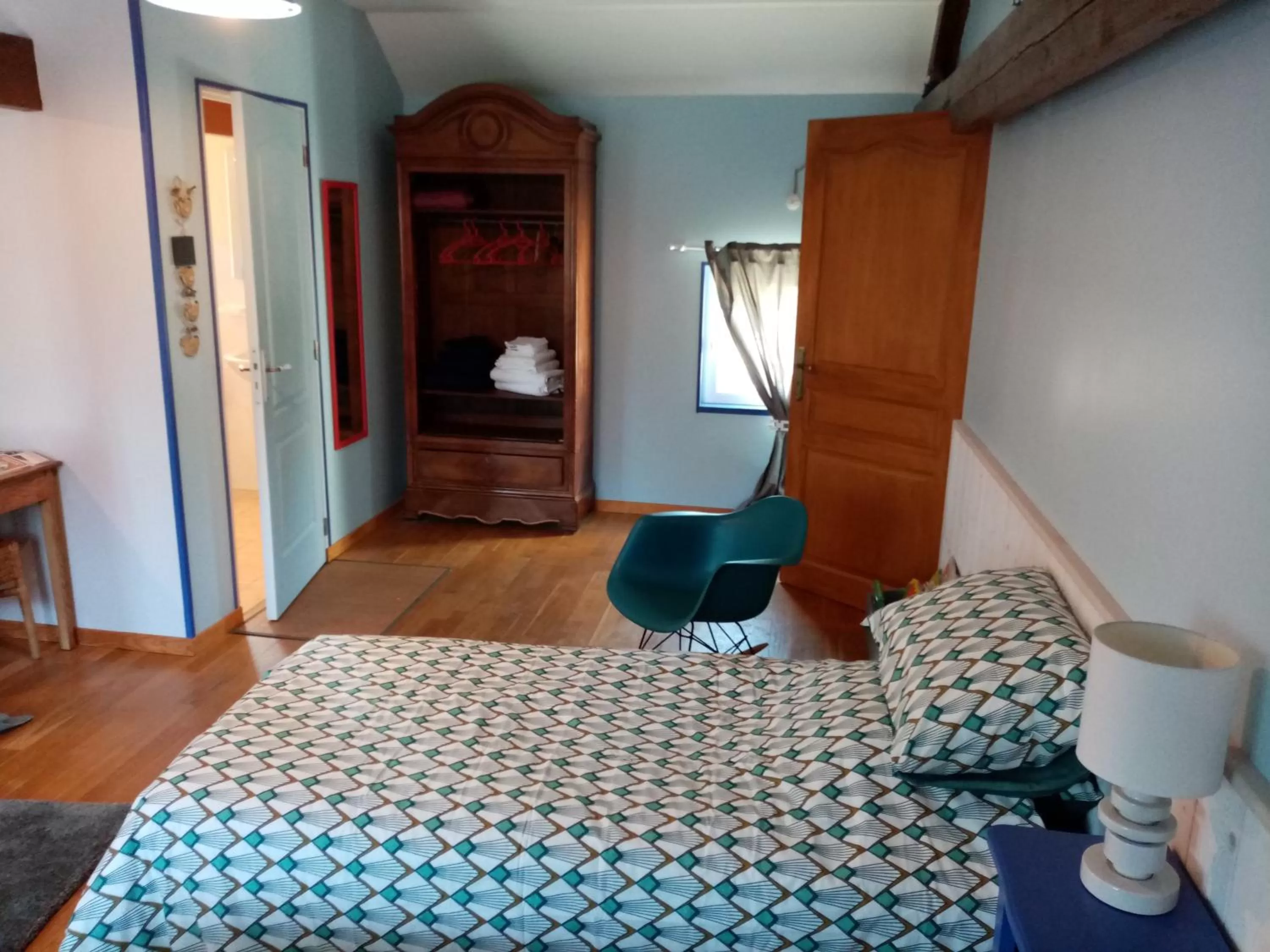 Photo of the whole room, Seating Area in La Parisière