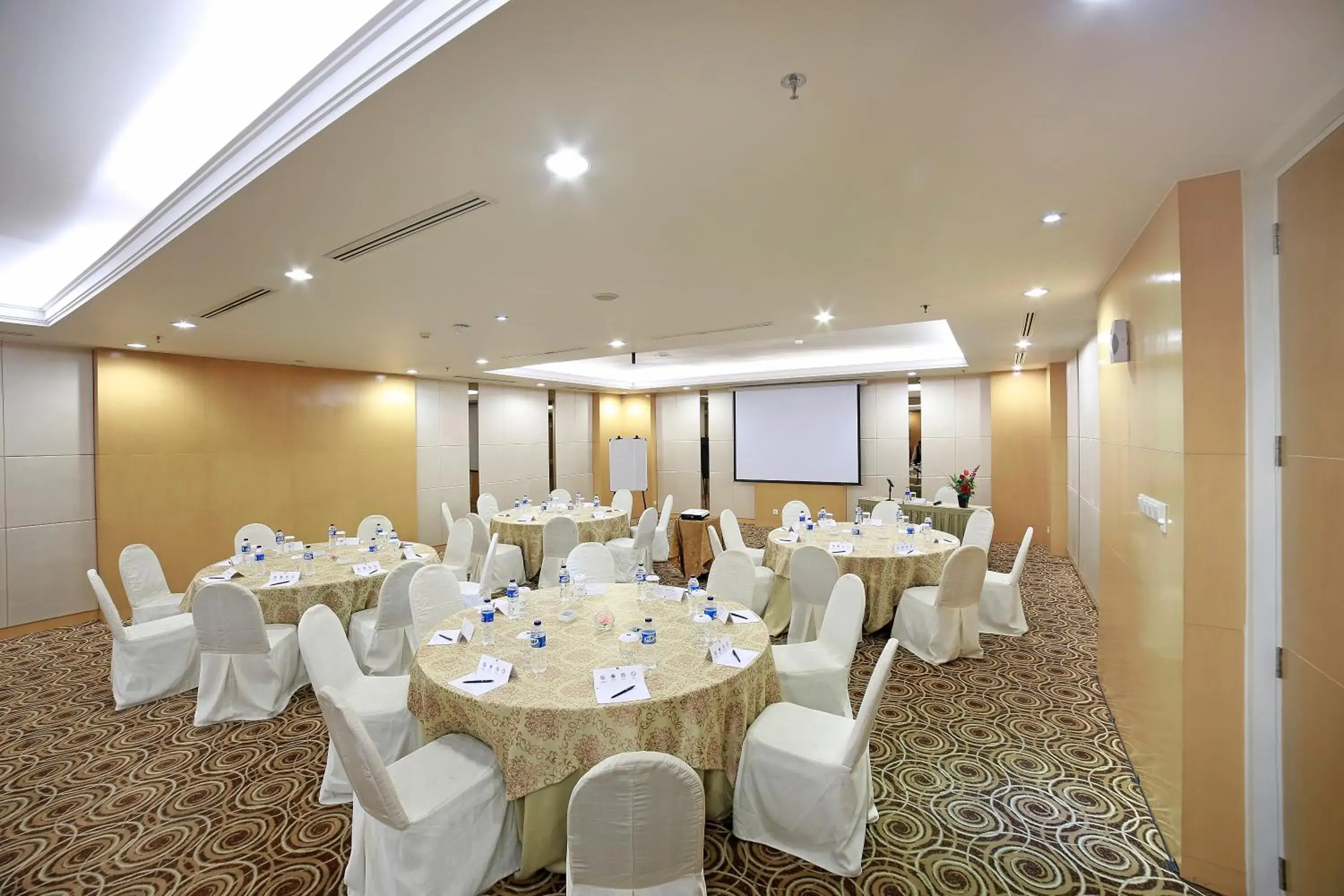 Meeting/conference room, Banquet Facilities in All Sedayu Hotel Kelapa Gading