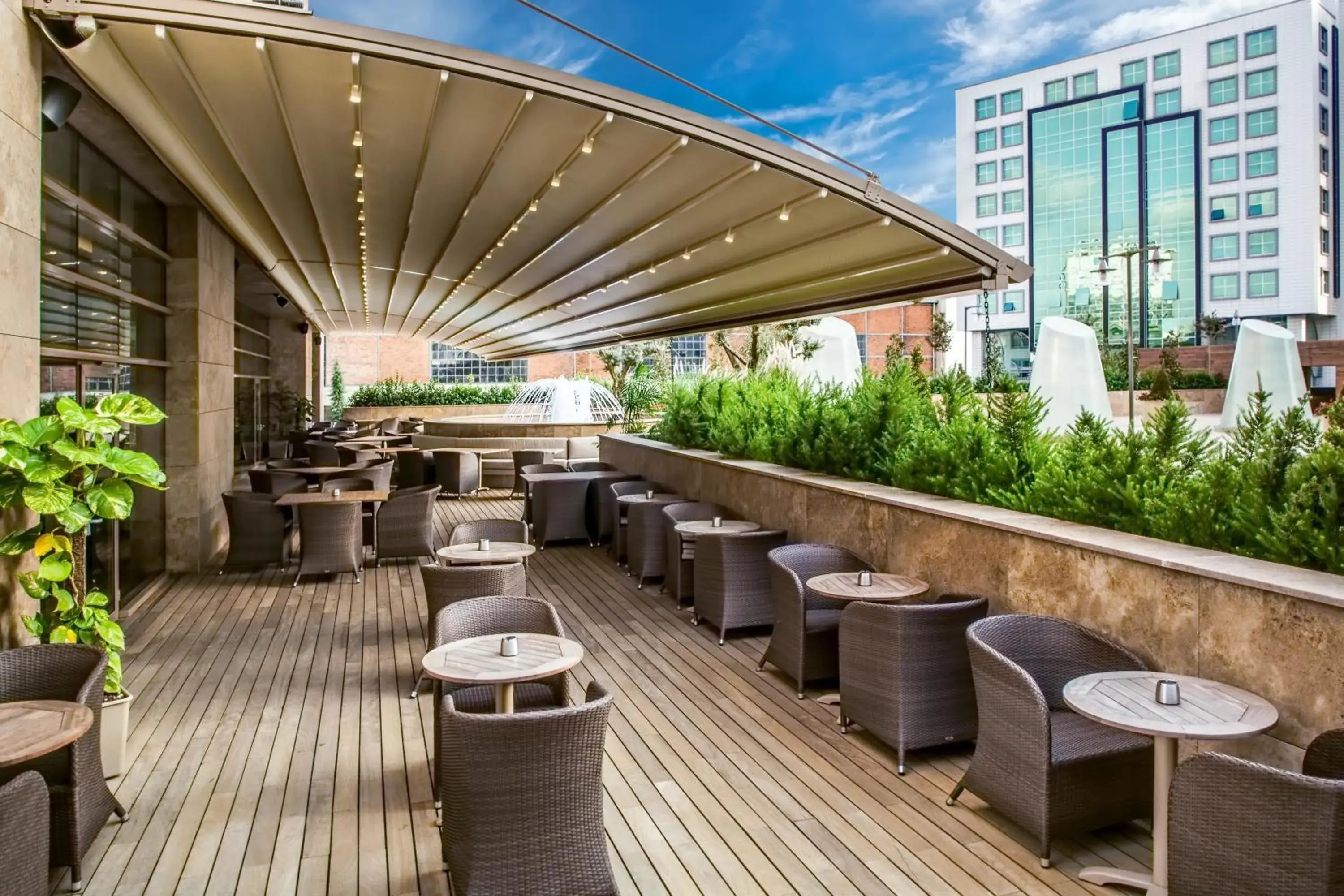 Garden, Lounge/Bar in Gorrion Hotel Istanbul