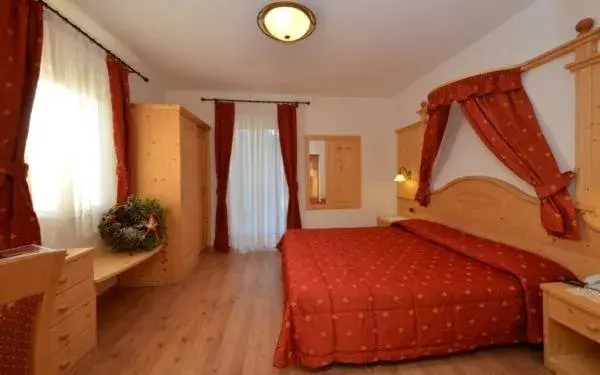 Bed in Hotel Zirmes