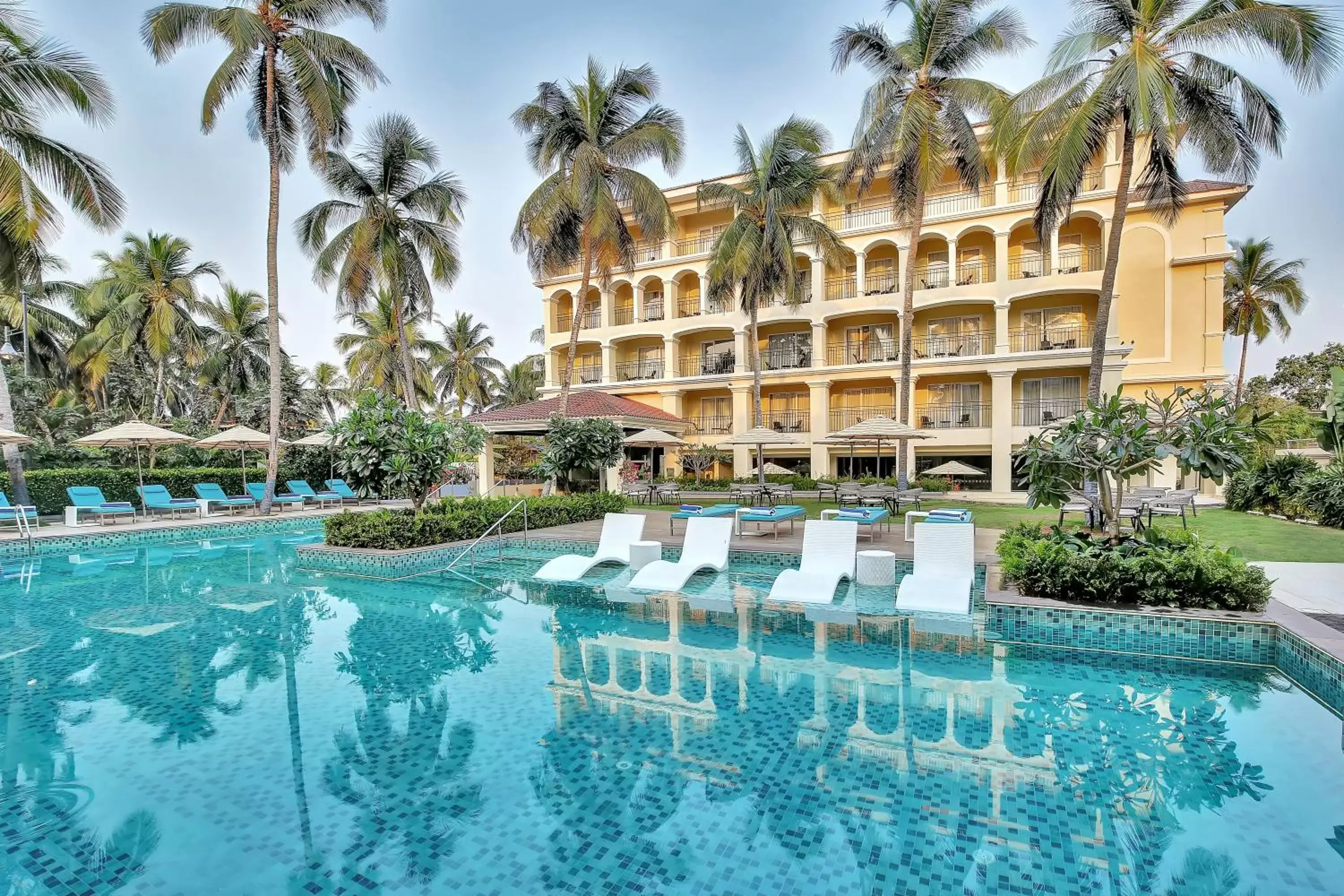 Swimming Pool in Holiday Inn Goa Candolim