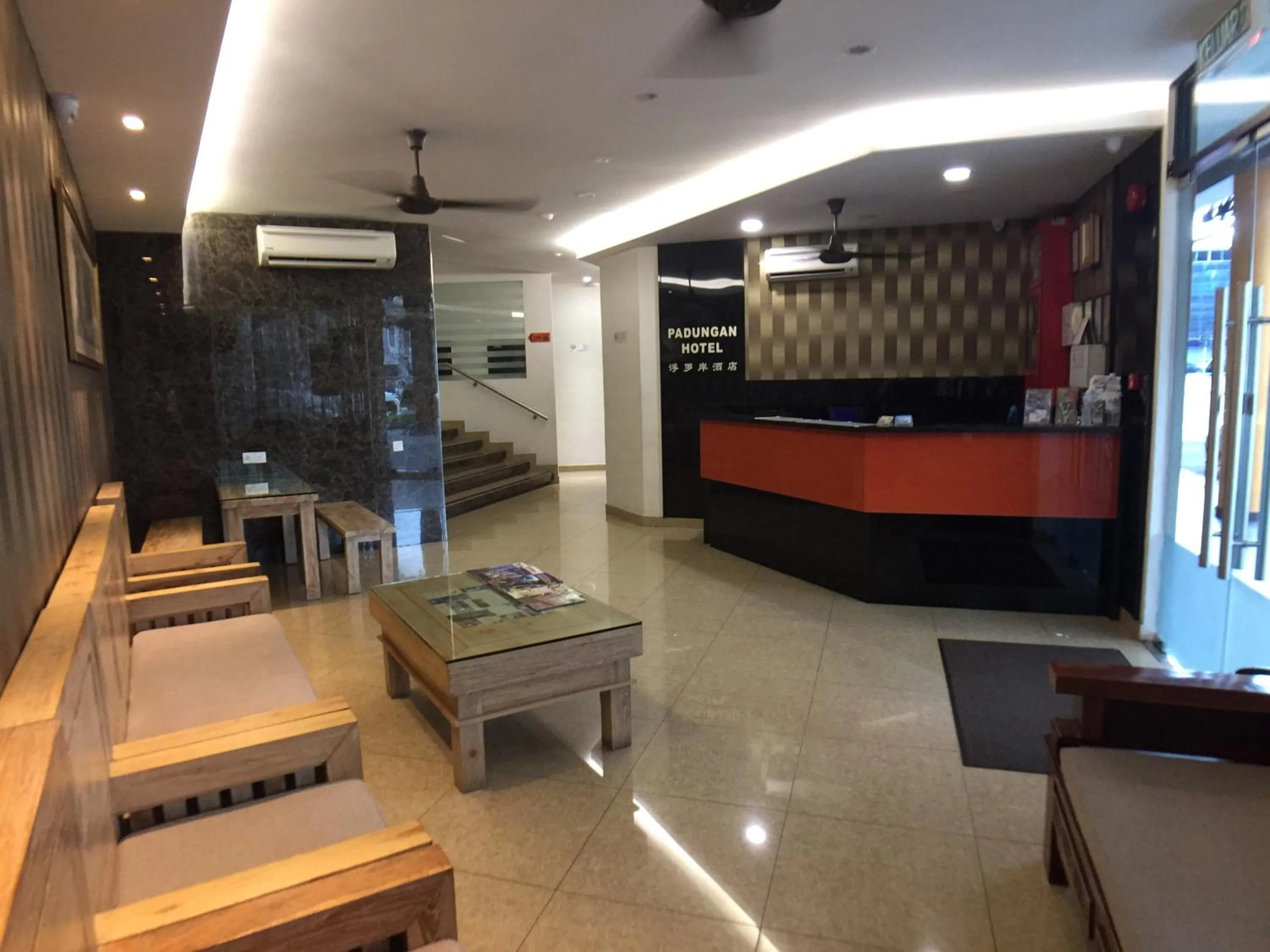 Lobby or reception in Padungan Hotel