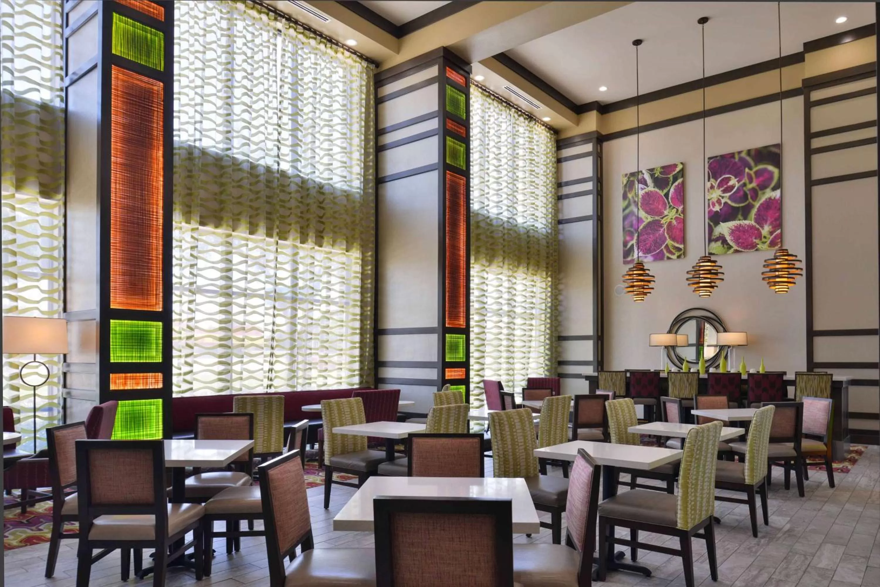 Restaurant/places to eat in Hampton Inn & Suites Dallas Market Center