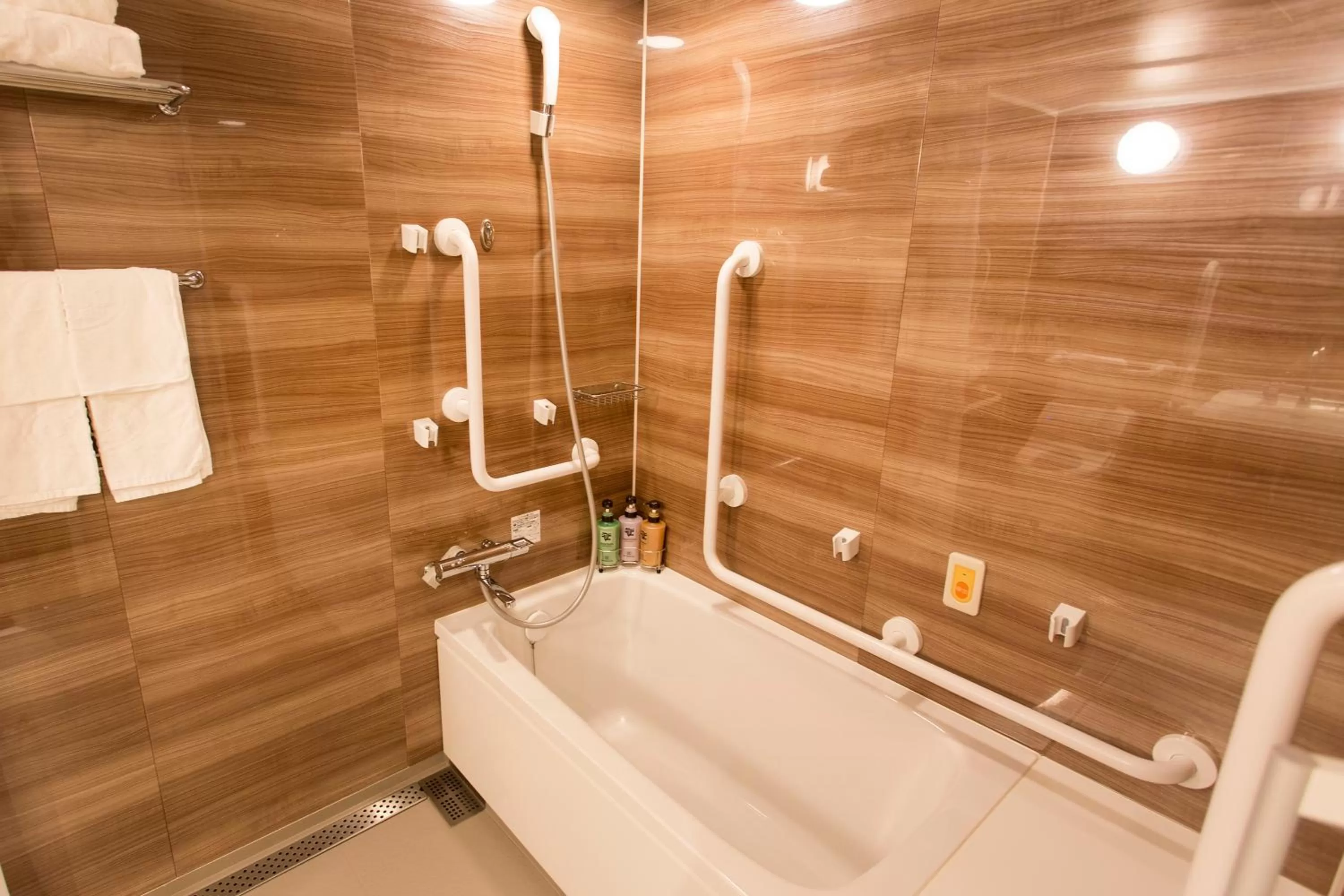 Toilet in Hotel Monterey Le Frere Osaka