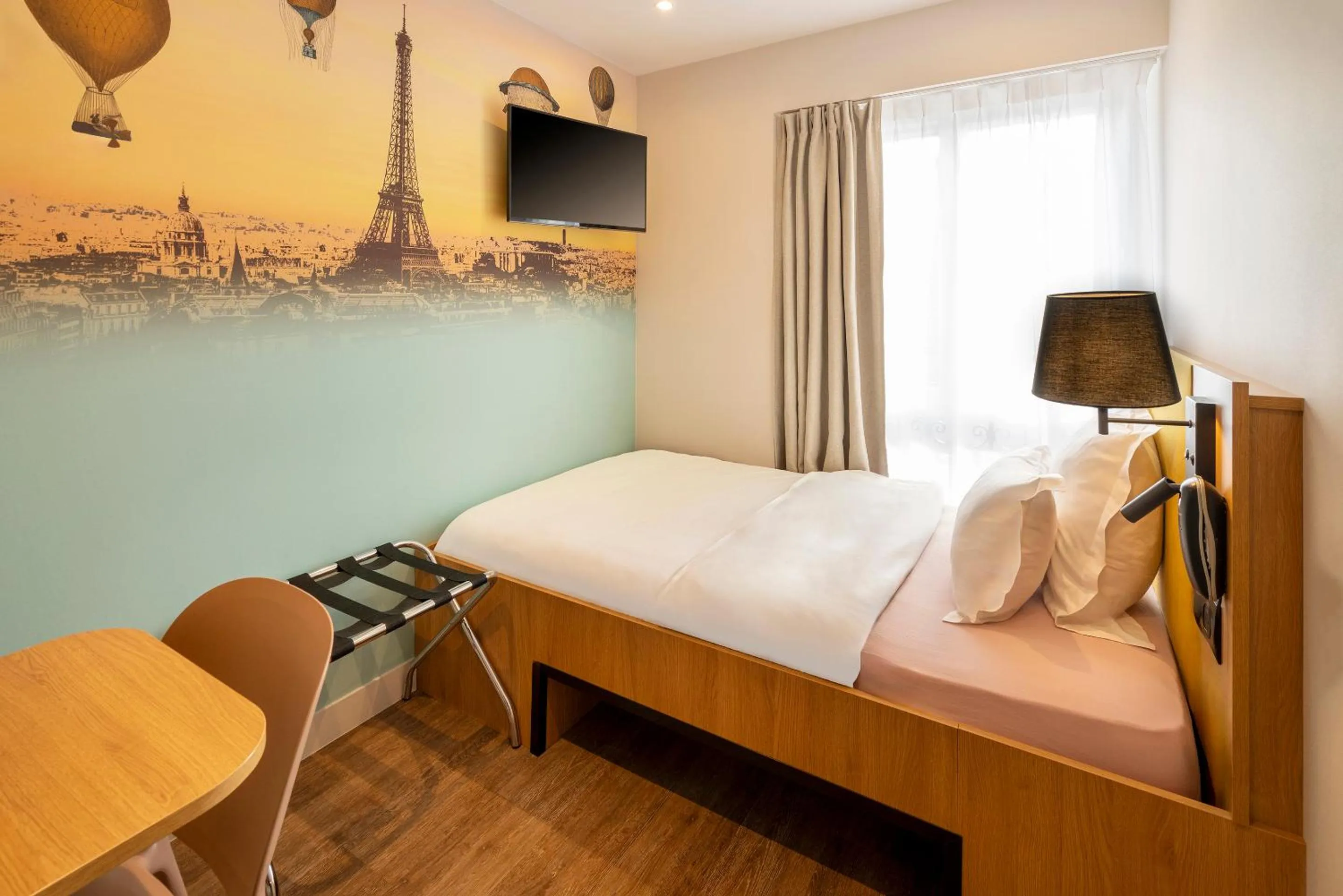 Bed in Hotel Apolonia Paris Mouffetard, Sure Hotel Collection by Best Western