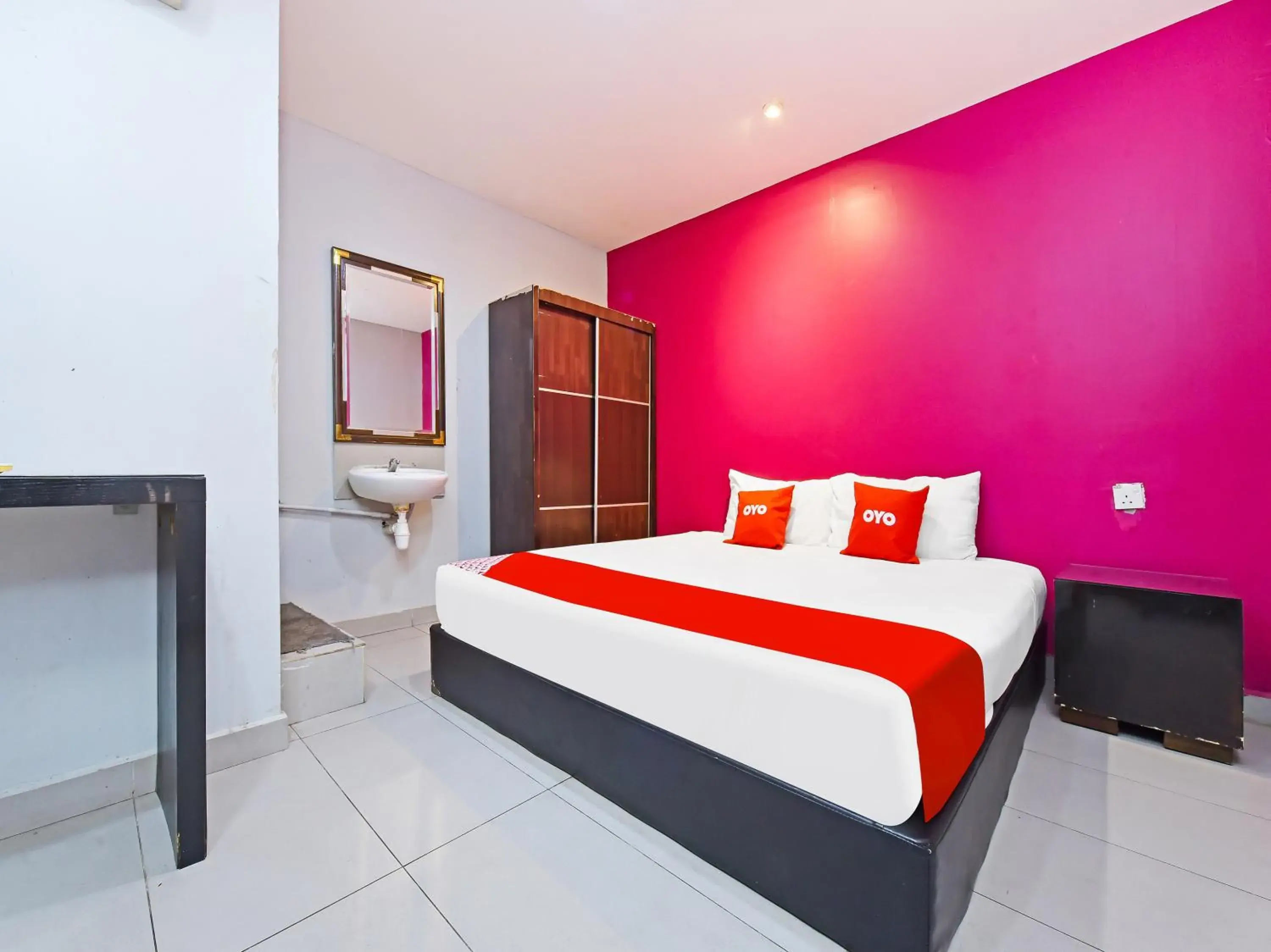 Bedroom, Bed in OYO 90138 Hotel Elwarda Klcity