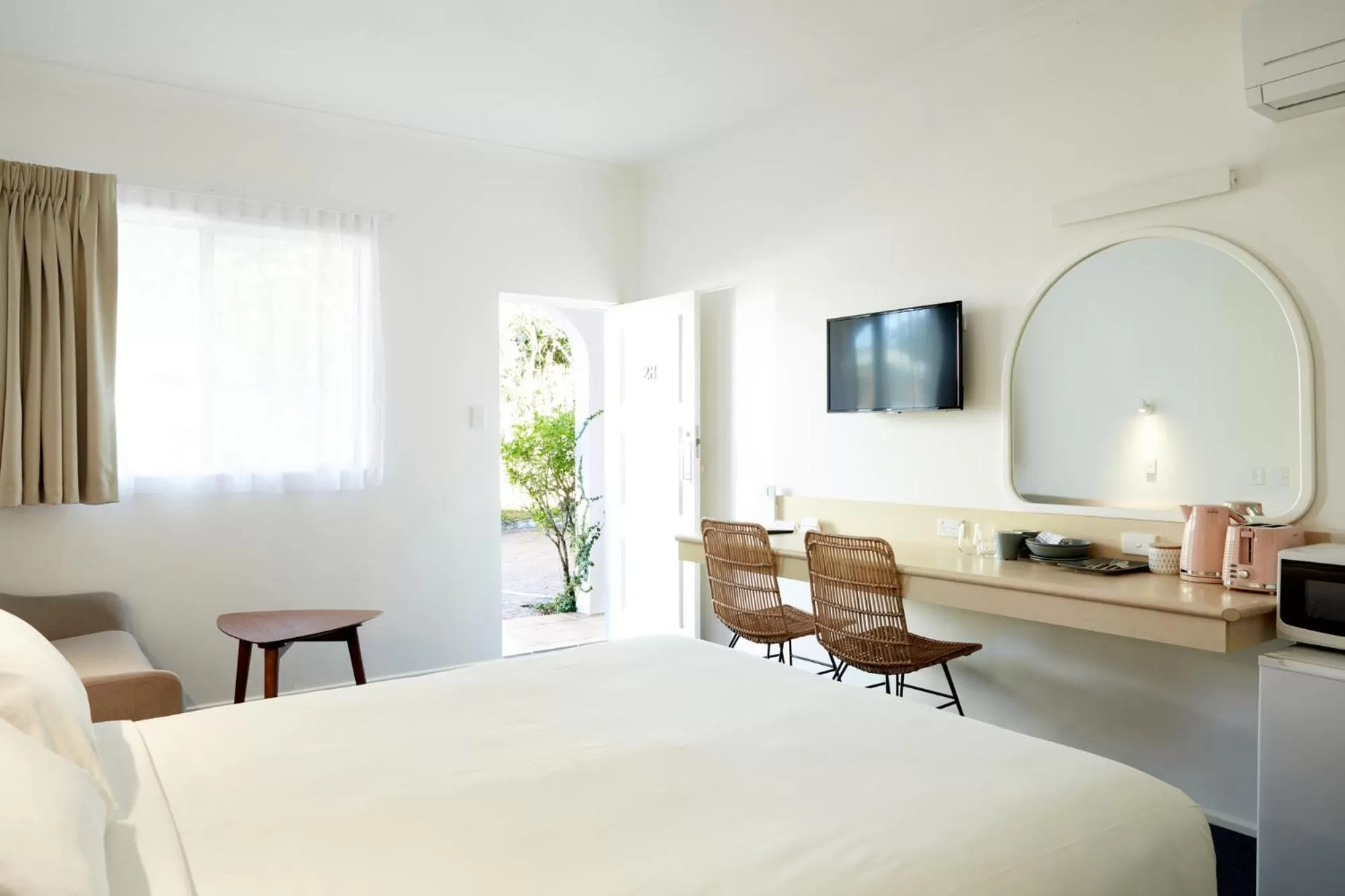 Queen Room in The Sails Motel Brunswick Heads