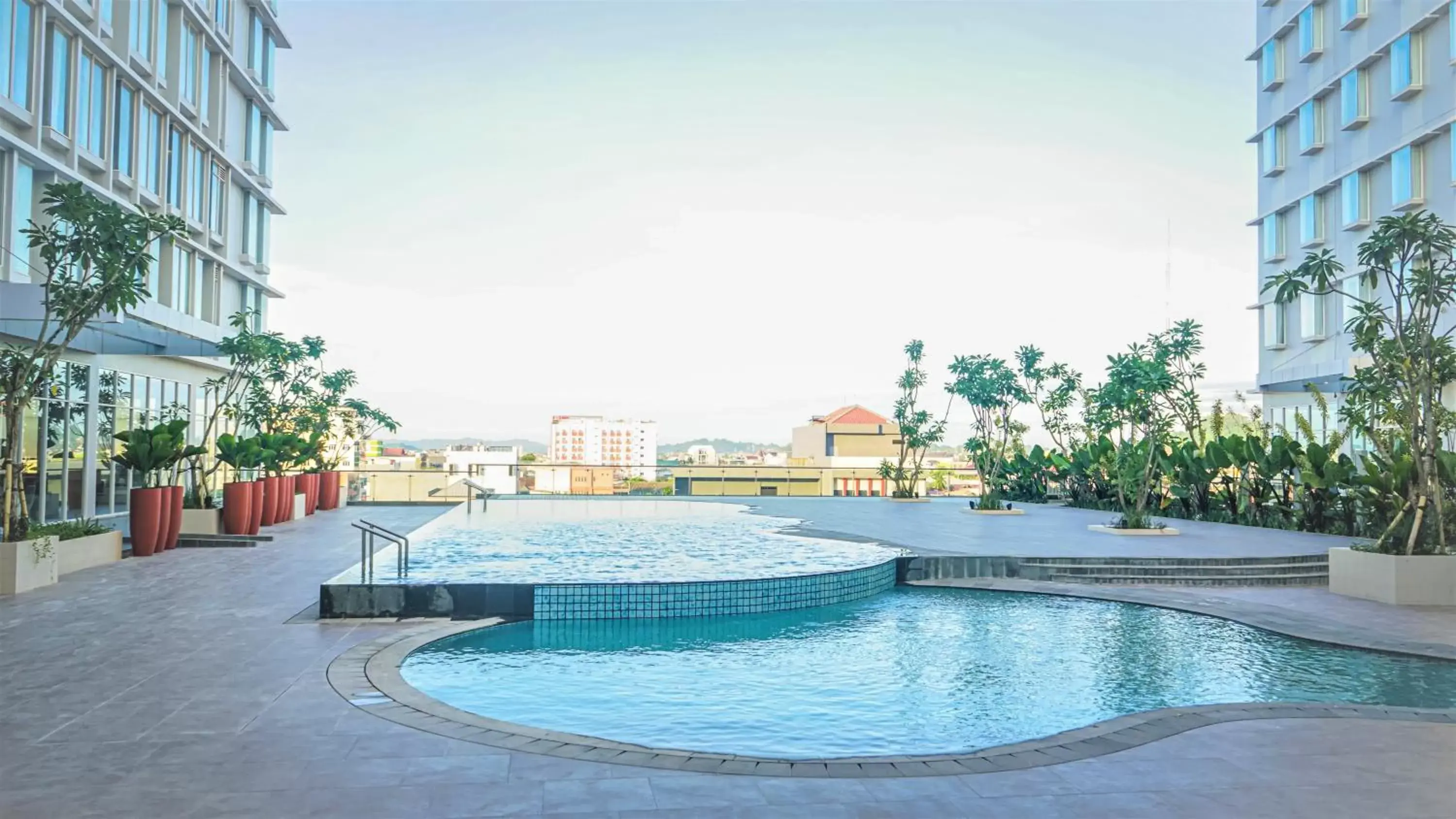 Swimming Pool in Ibis Samarinda