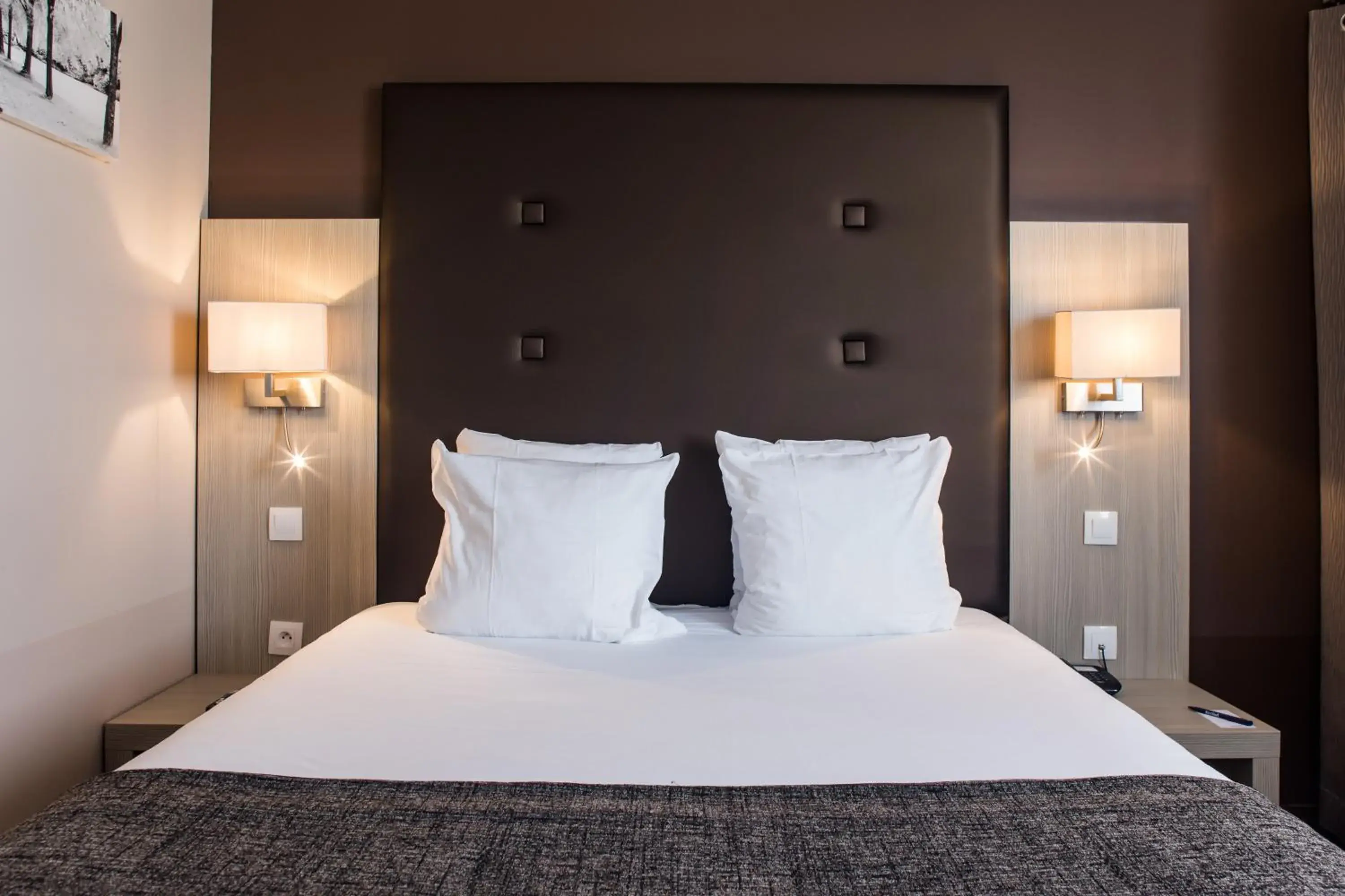 Bedroom, Bed in Kyriad Prestige Dijon Nord - Valmy