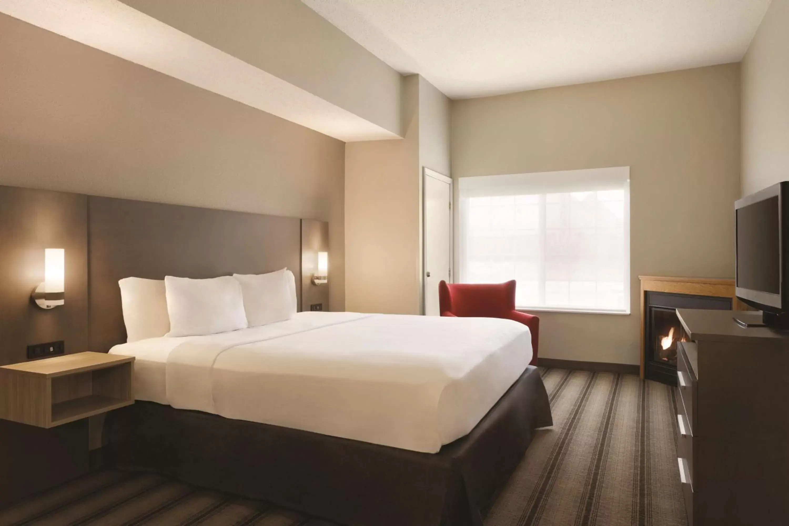 Photo of the whole room, Bed in Country Inn & Suites by Radisson, Indianapolis Airport South, IN