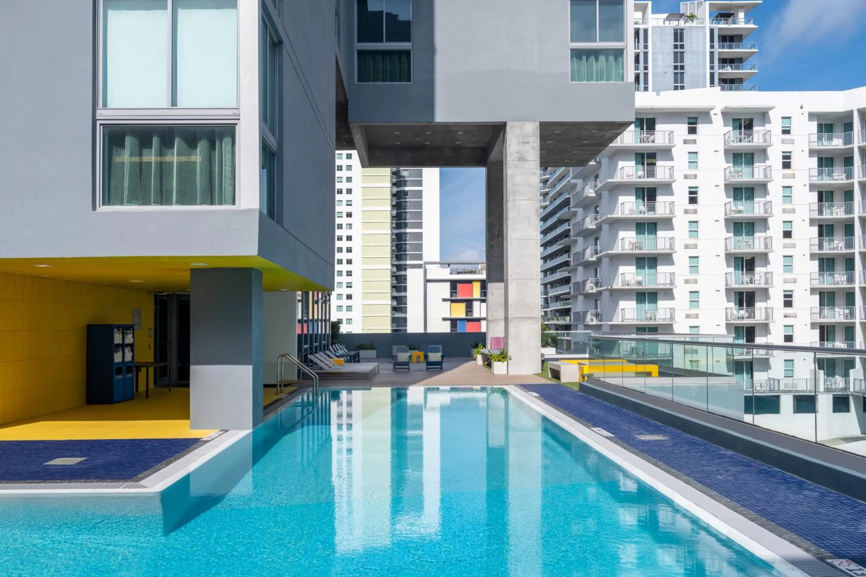 Swimming pool in Atwell Suites Miami Brickell by IHG