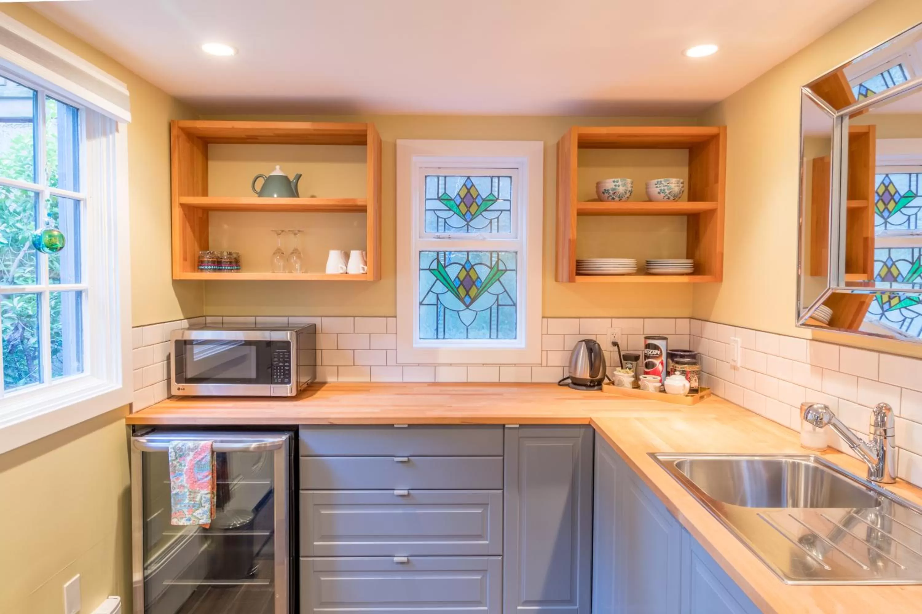 Photo of the whole room, Kitchen/Kitchenette in West End Guest House