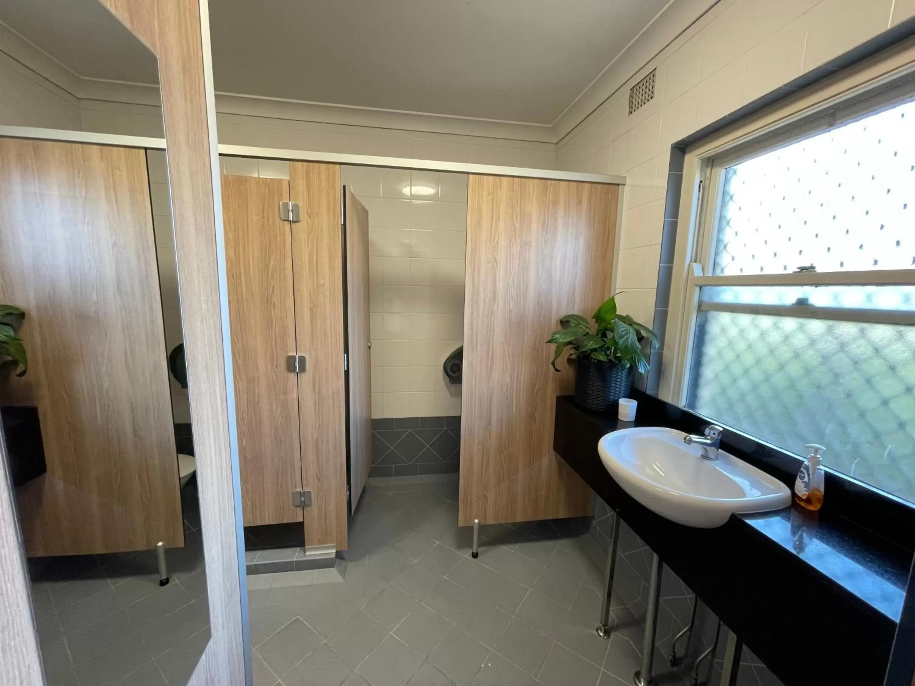 Bathroom in Plantation Hotel Coffs Harbour
