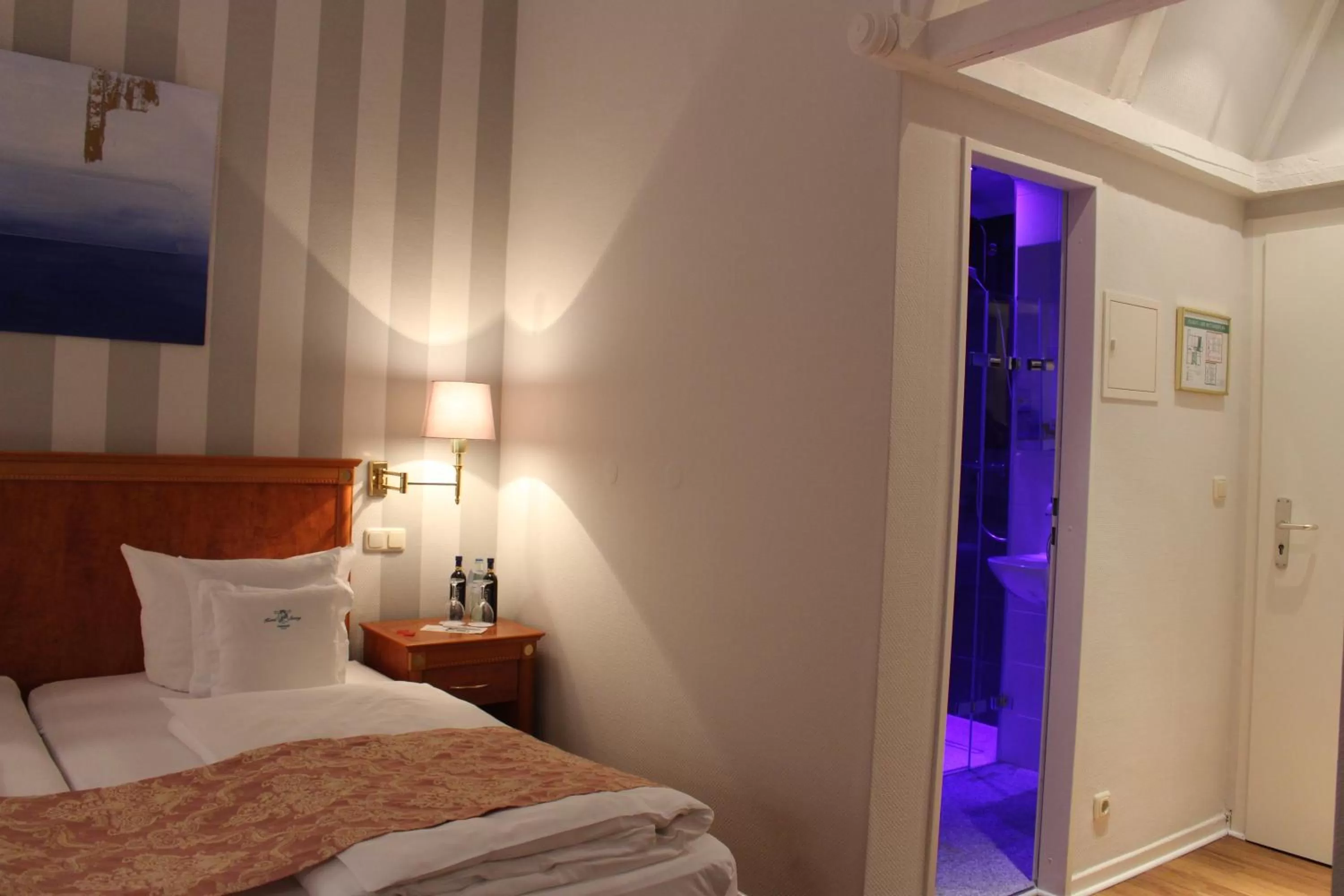 Photo of the whole room, Bed in Hotel Savoy Hannover