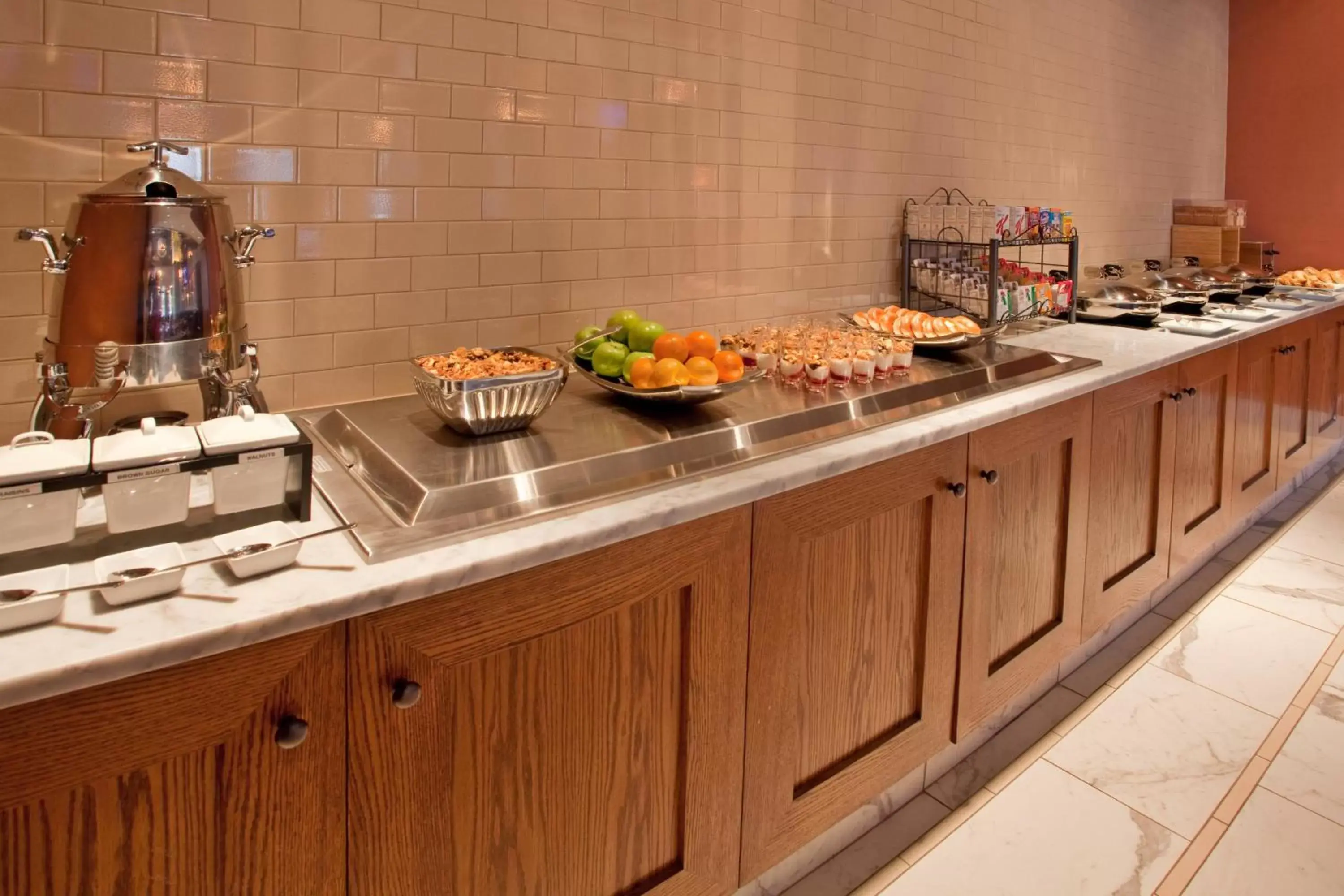 Breakfast, Kitchen/Kitchenette in The Lincoln Marriott Cornhusker Hotel