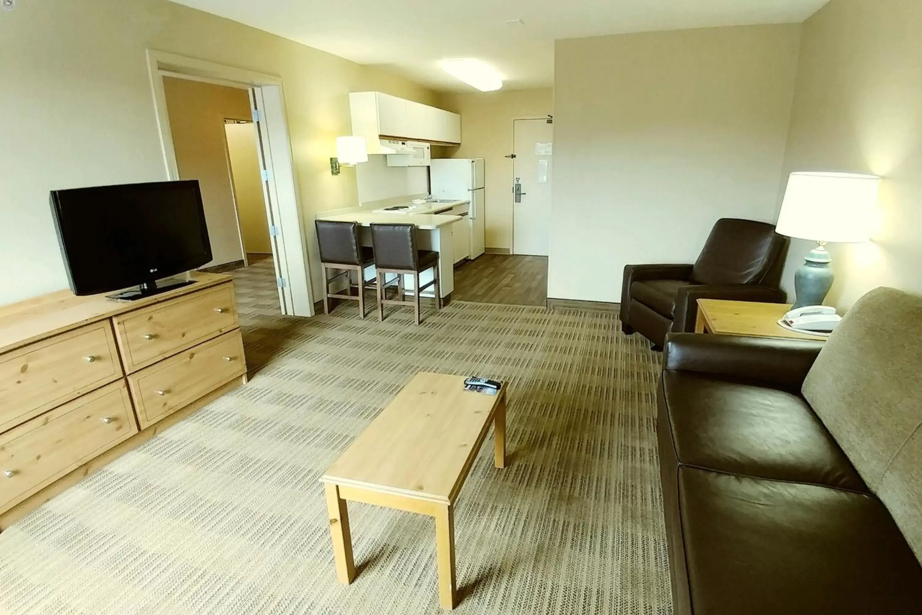 TV and multimedia, TV/Entertainment Center in Extended Stay America Suites - Atlanta - Marietta - Powers Ferry Rd