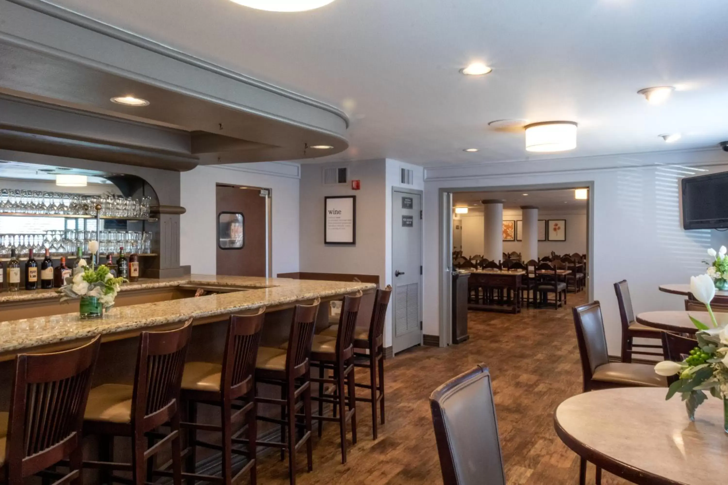 Lounge or bar, Restaurant/Places to Eat in Oxford Suites Chico