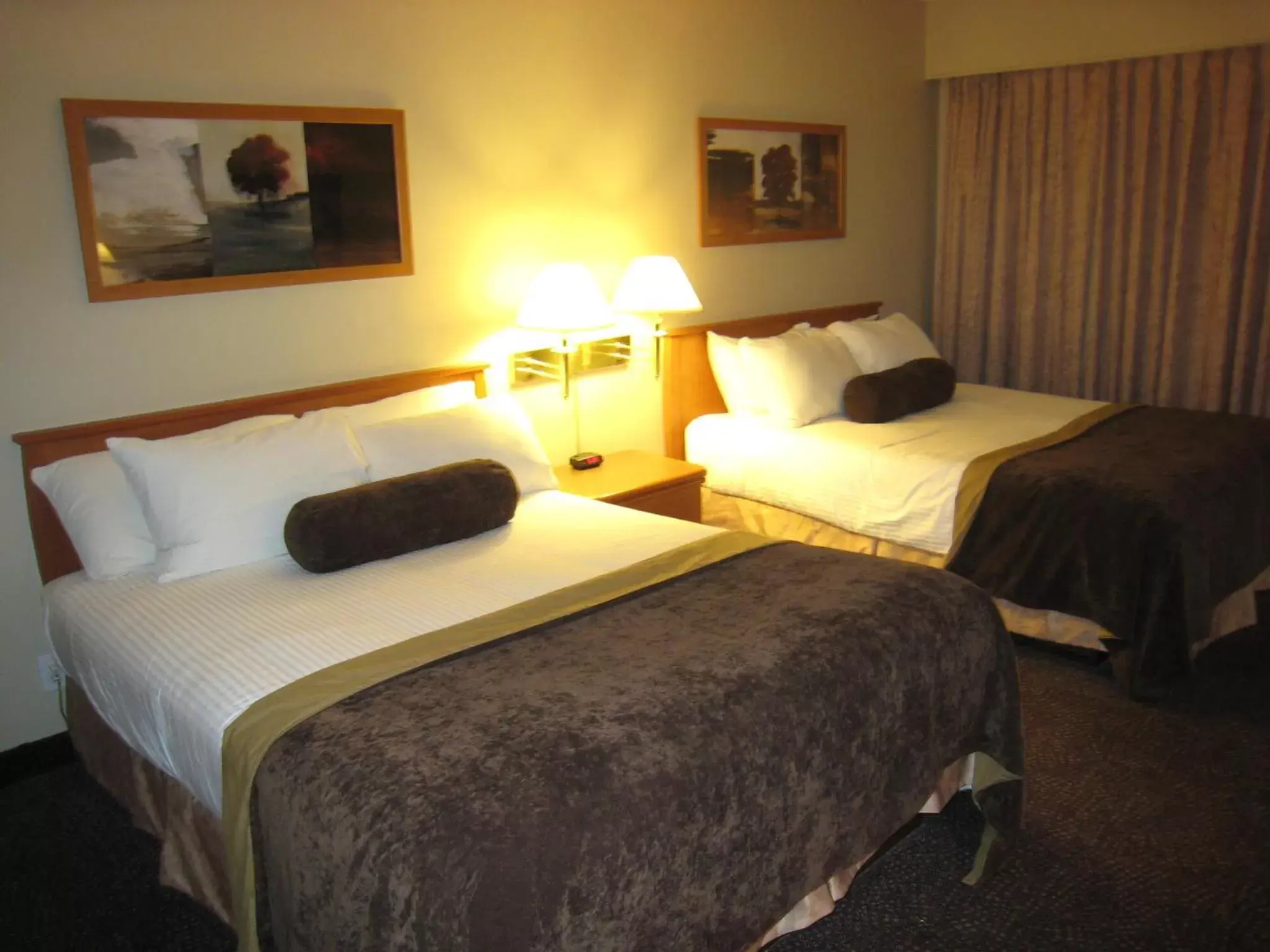 Bed in Super 8 by Wyndham Castlegar BC