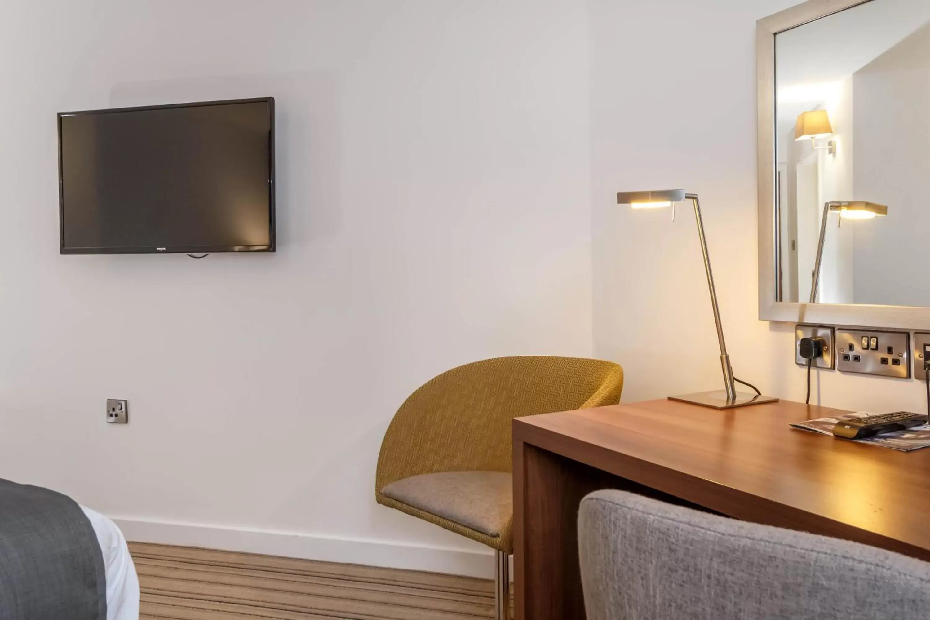 TV and multimedia, TV/Entertainment Center in Samlesbury Hotel