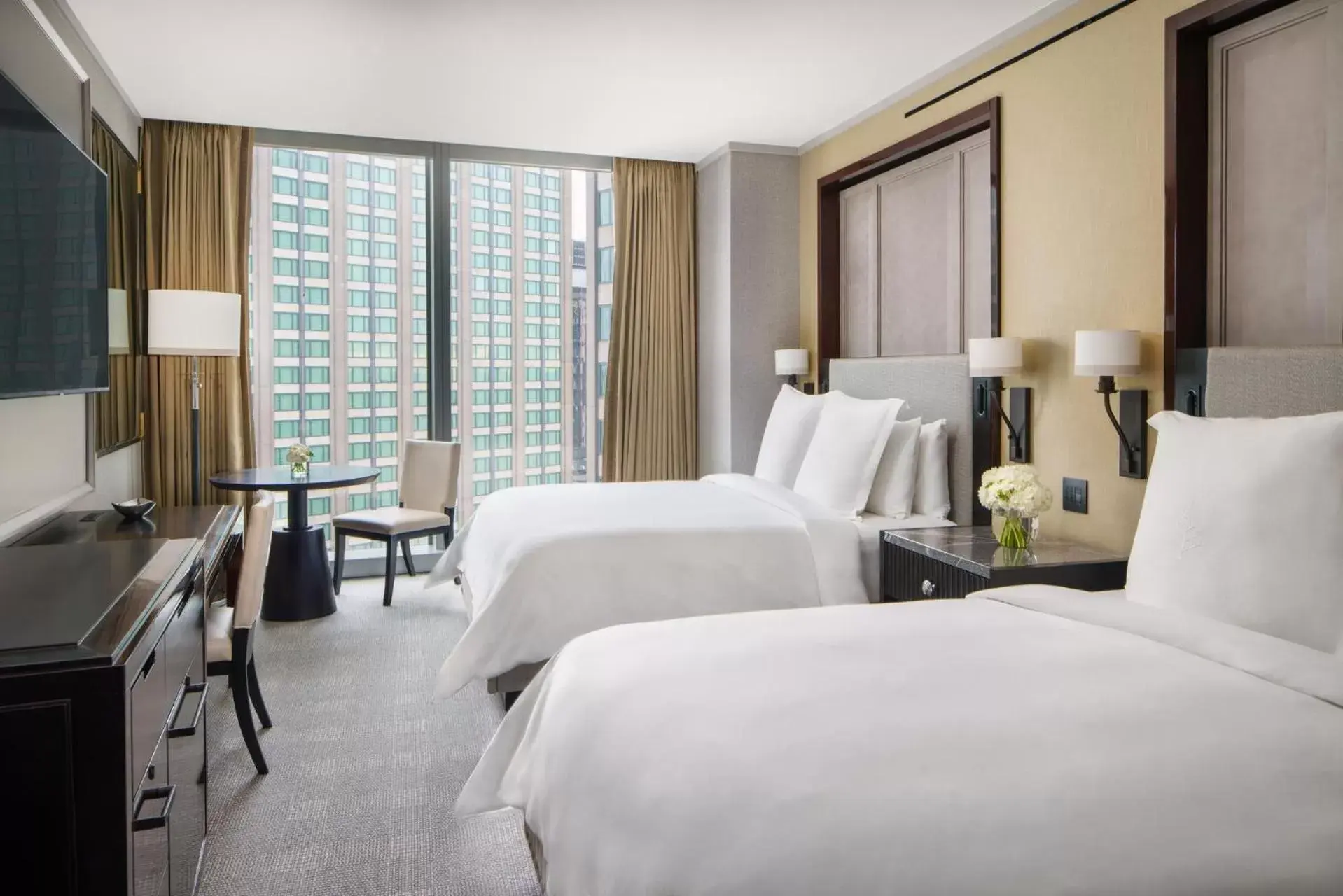 Bedroom, Bed in Four Seasons Hotel One Dalton Street, Boston Bedroom, Bed in Four Seasons Hotel One Dalton Street, Boston