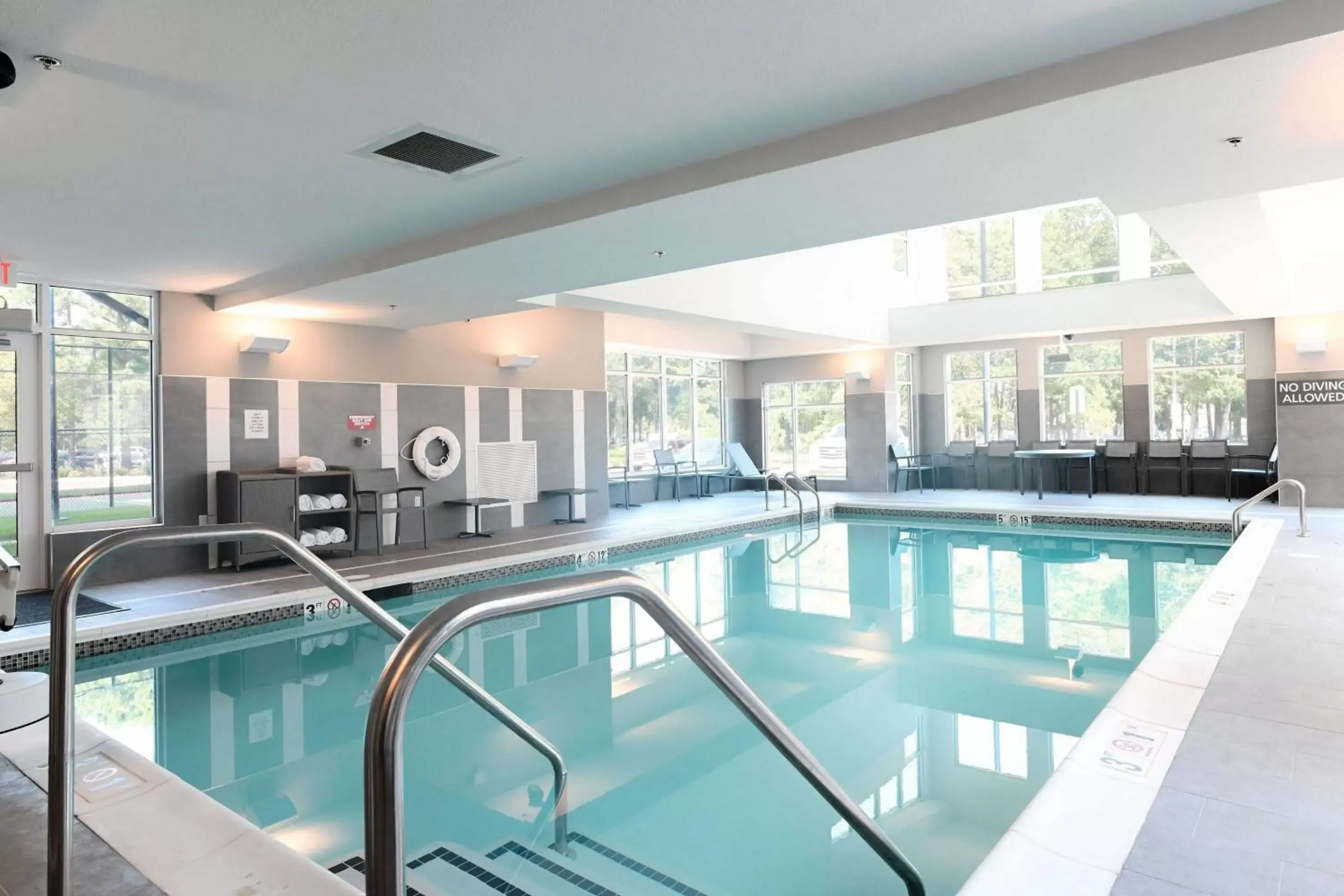 Swimming Pool in Residence Inn Richmond