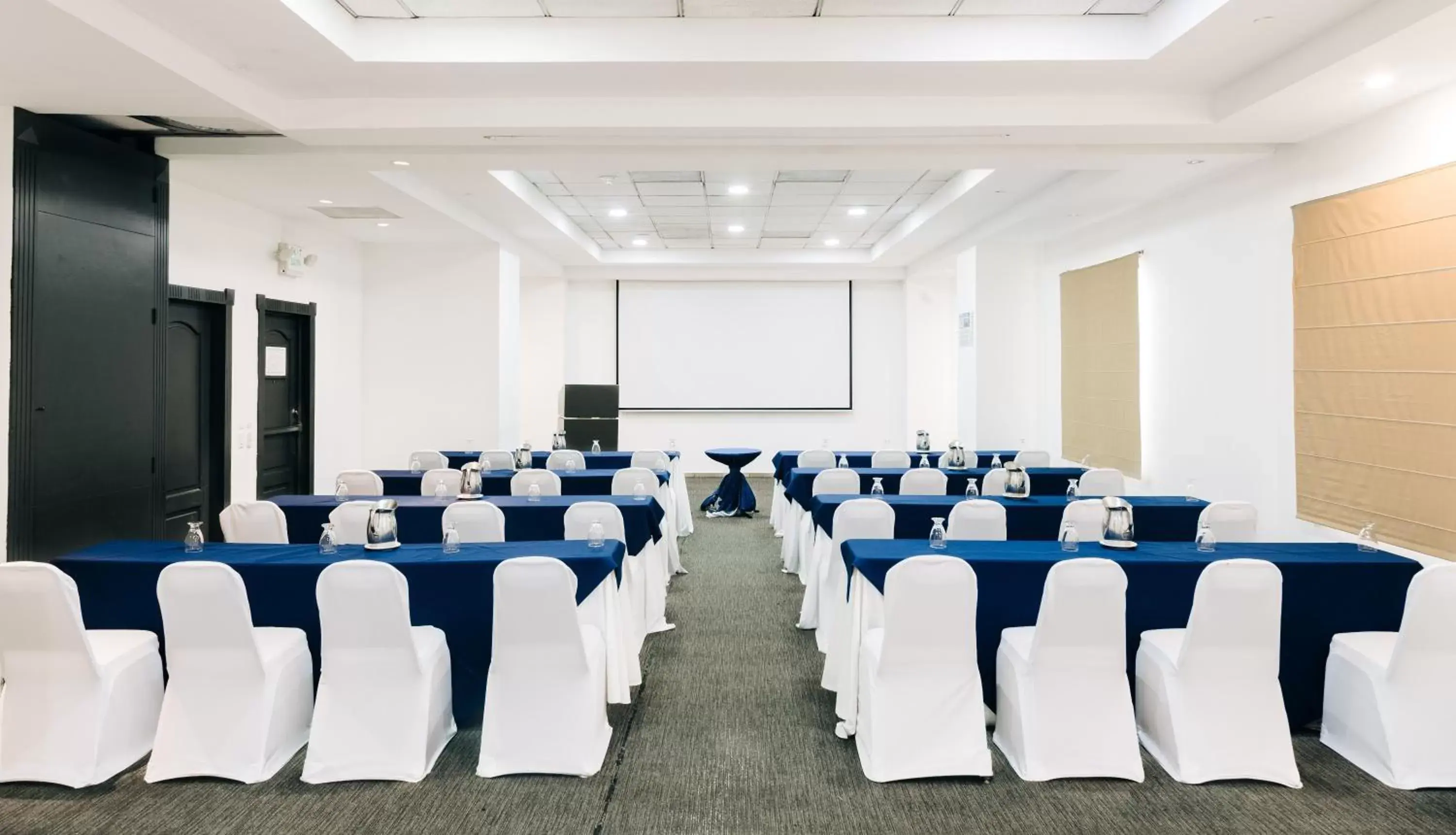 Meeting/conference room in Holiday Inn San Salvador, an IHG Hotel