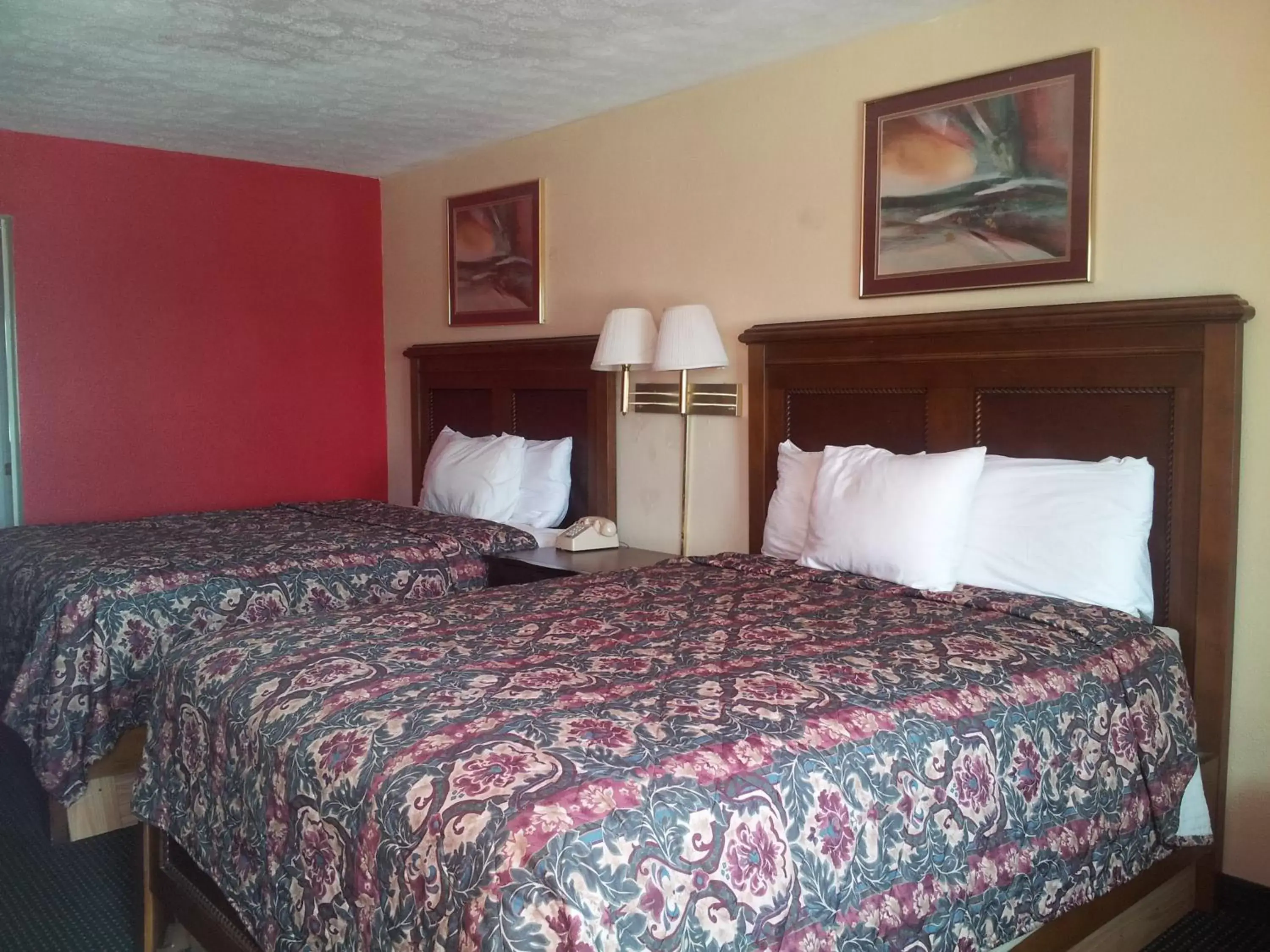 Bed in Garden Inn and Extended Stay