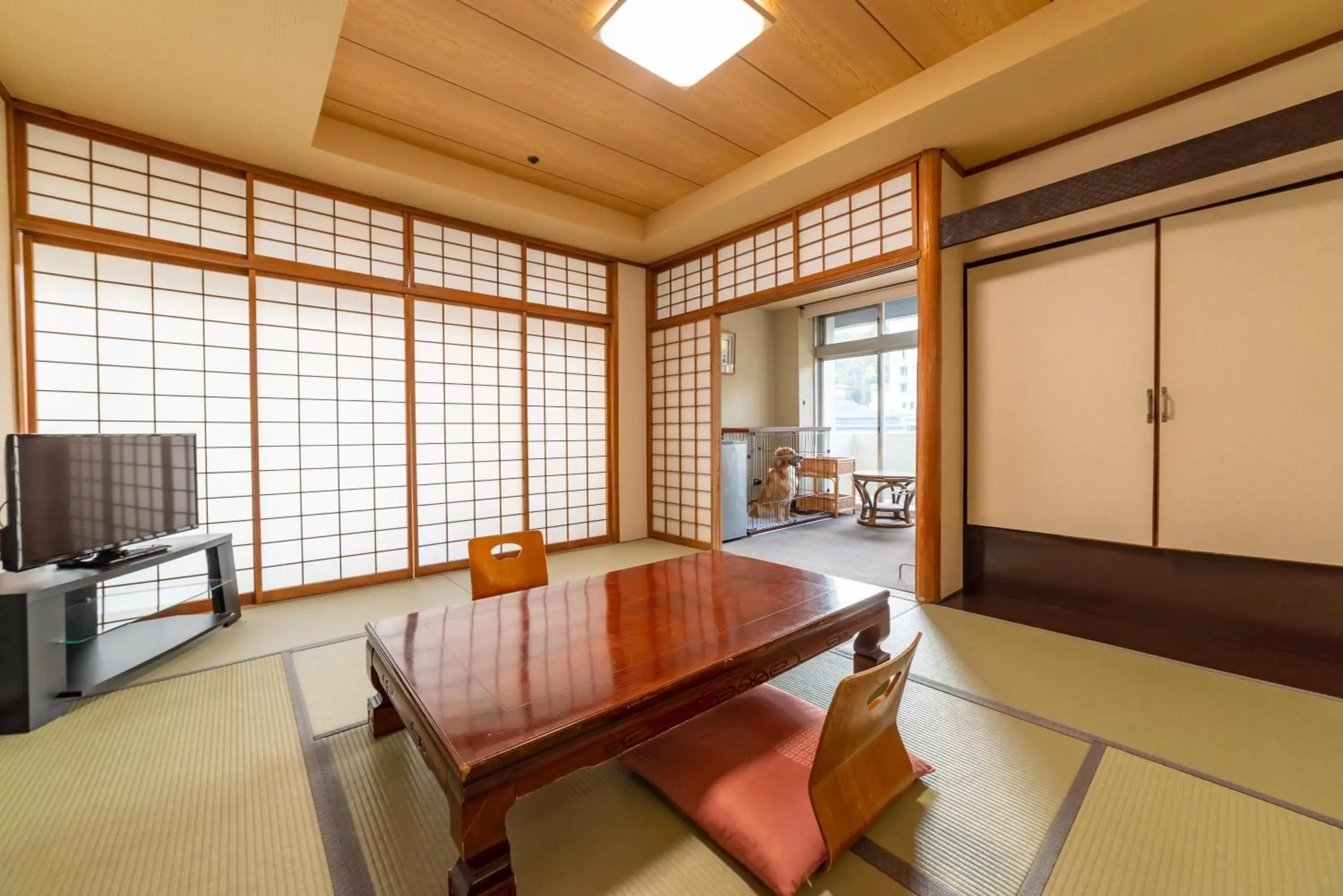 Photo of the whole room, Dining Area in Kusatsu Onsen Daitokan