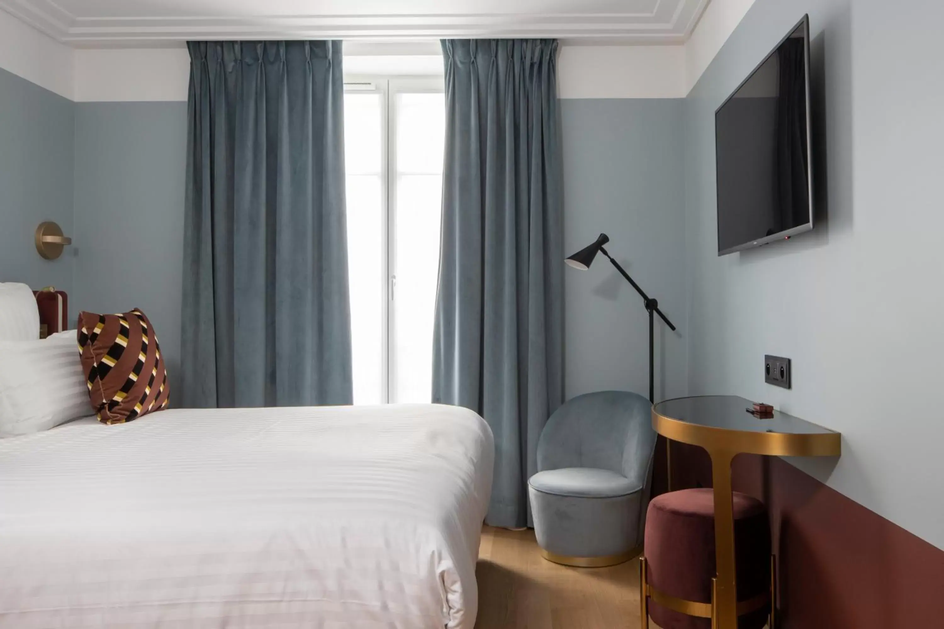 Bed in Hôtel Parisianer