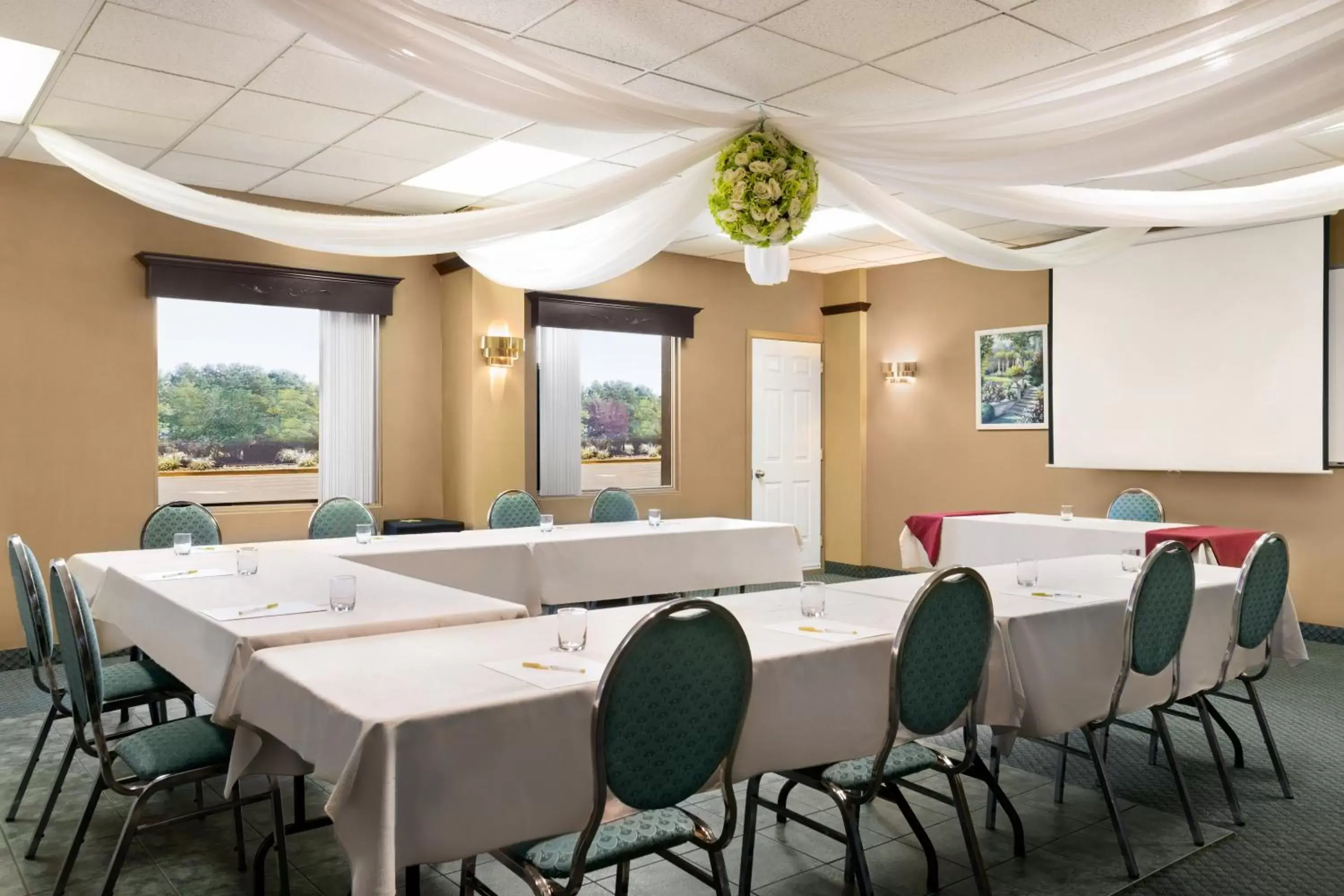 Meeting/conference room in Days Inn by Wyndham Ste. Helene-de-Bagot