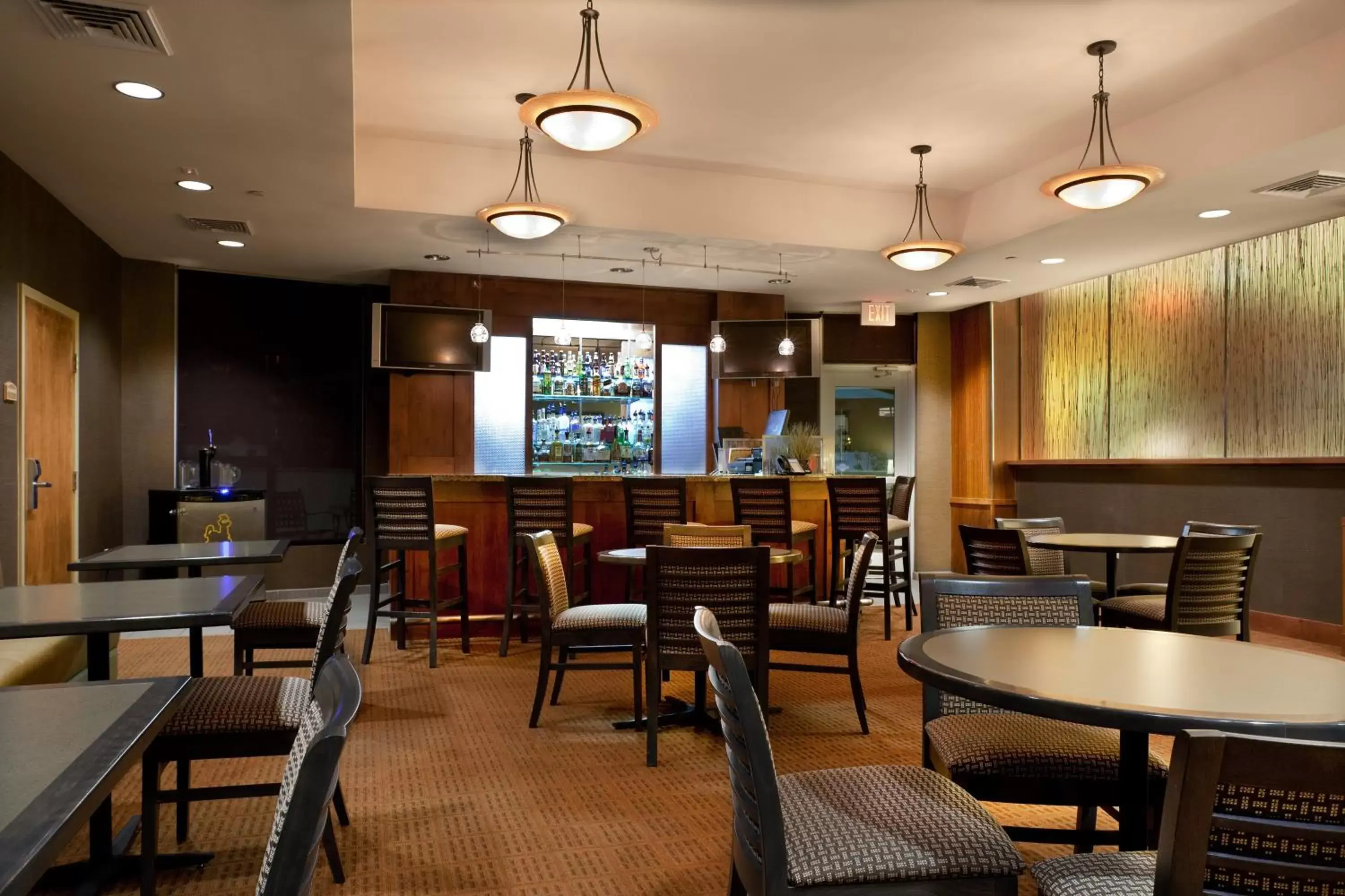 Lounge or bar, Restaurant/Places to Eat in Holiday Inn Laramie, an IHG Hotel