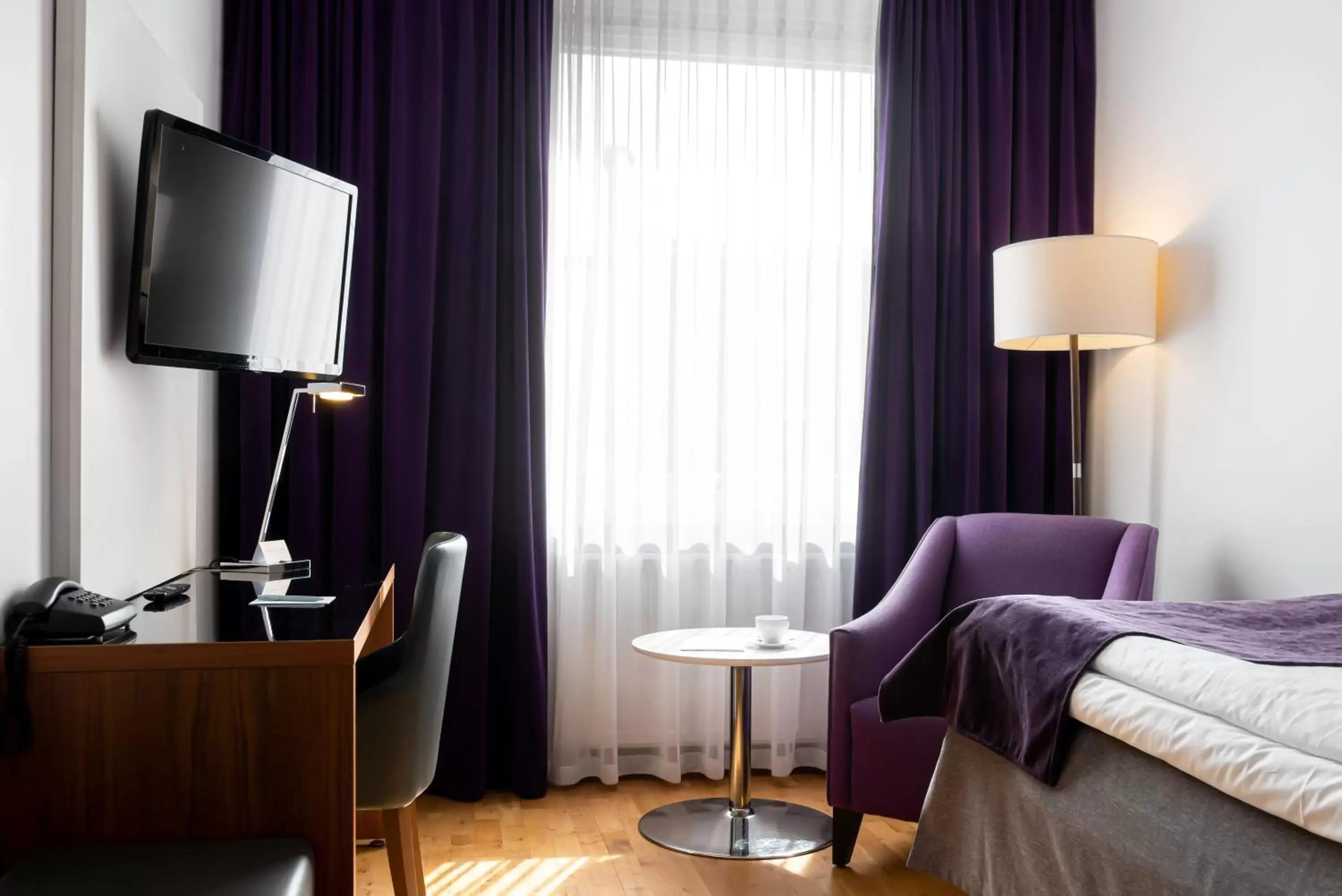 Bed, TV/Entertainment Center in Elite Stadshotellet Eskilstuna