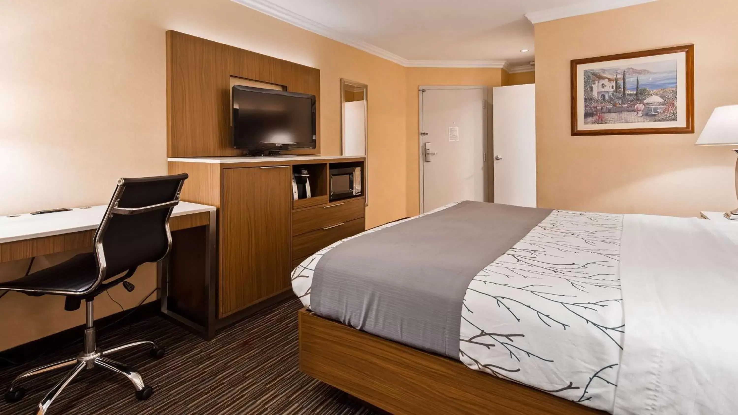 Photo of the whole room, Bed in Best Western Airpark Hotel - Los Angeles LAX Airport