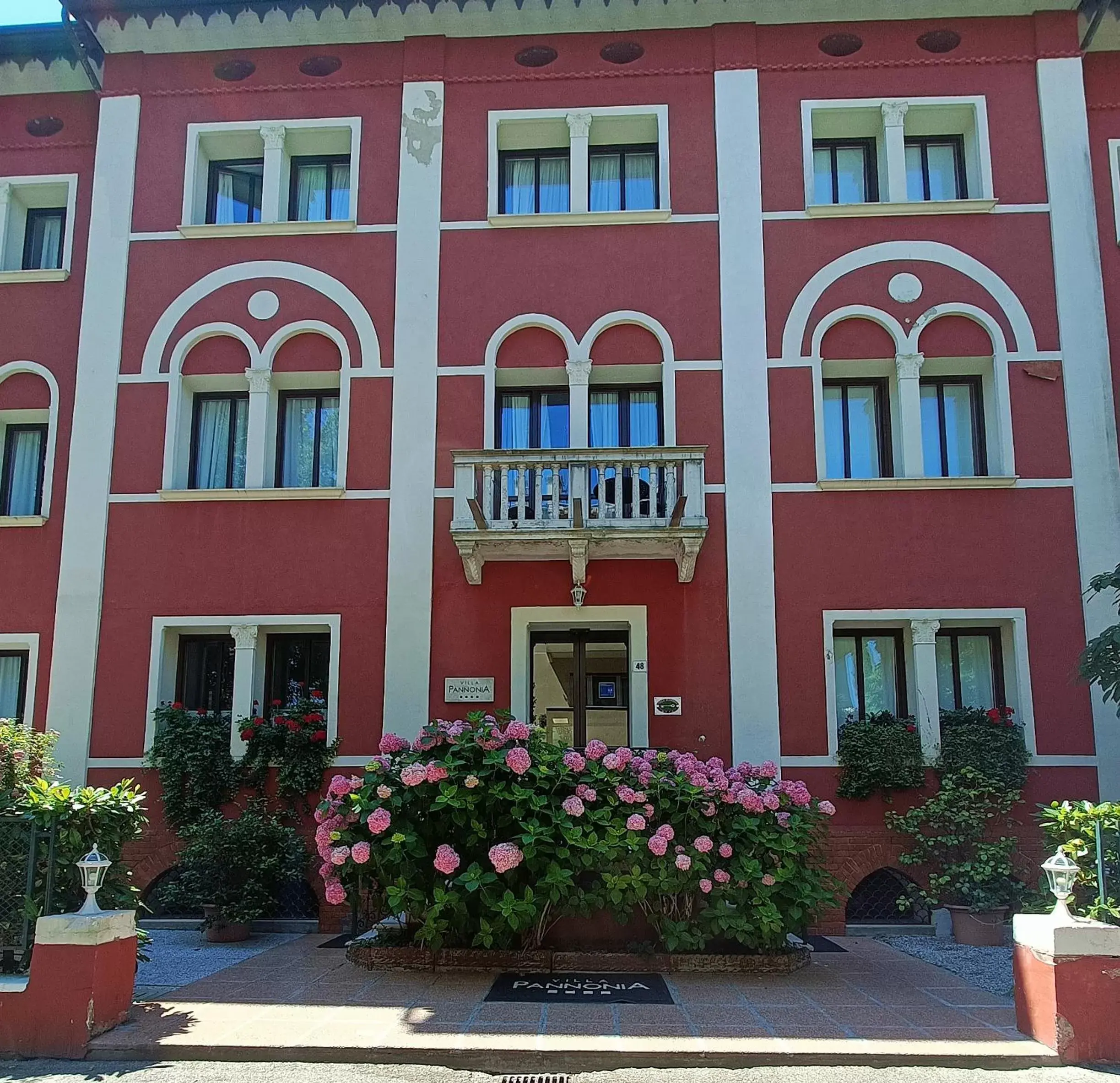 Property Building in Hotel Villa Pannonia
