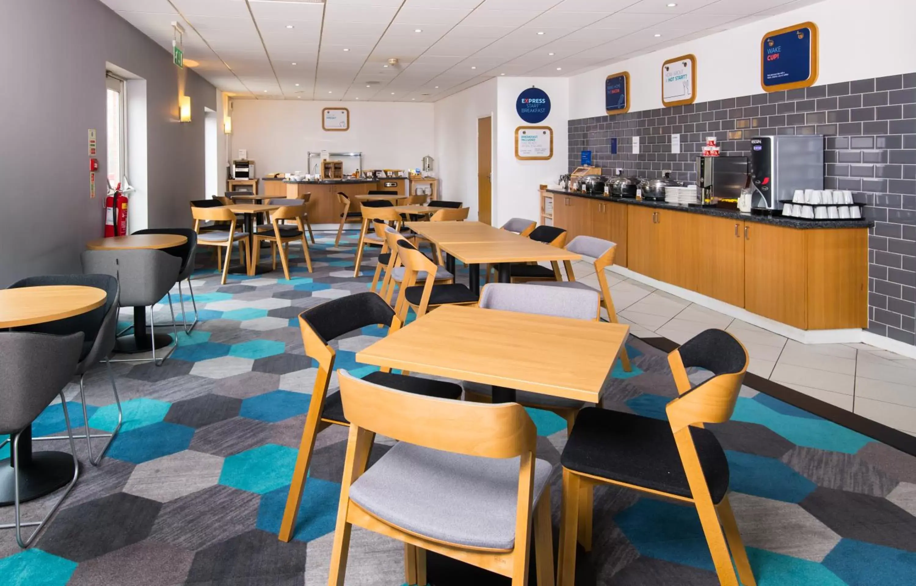 Breakfast, Restaurant/Places to Eat in Holiday Inn Express Manchester East, an IHG Hotel