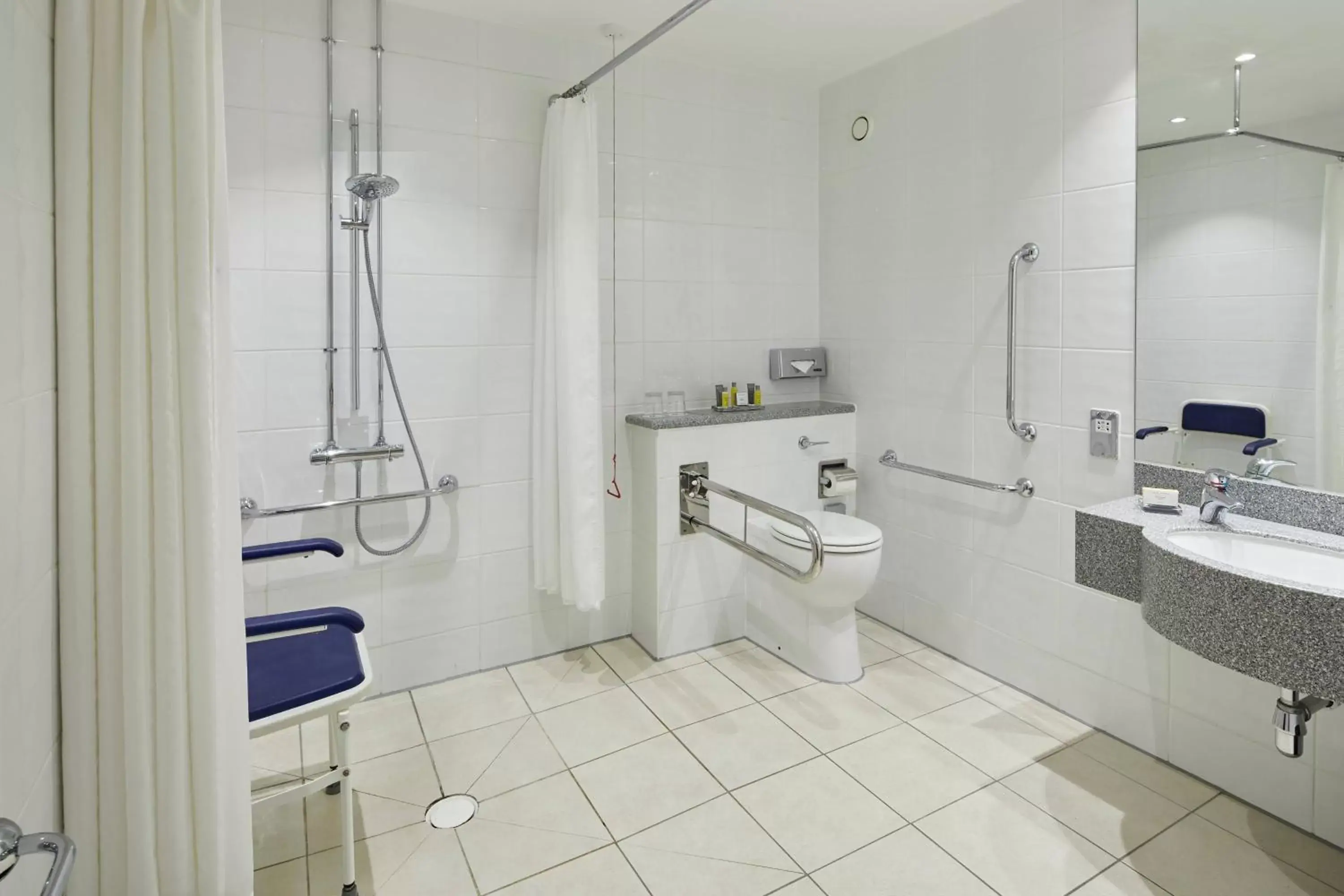 Bathroom in Delta Hotels by Marriott Manchester Airport