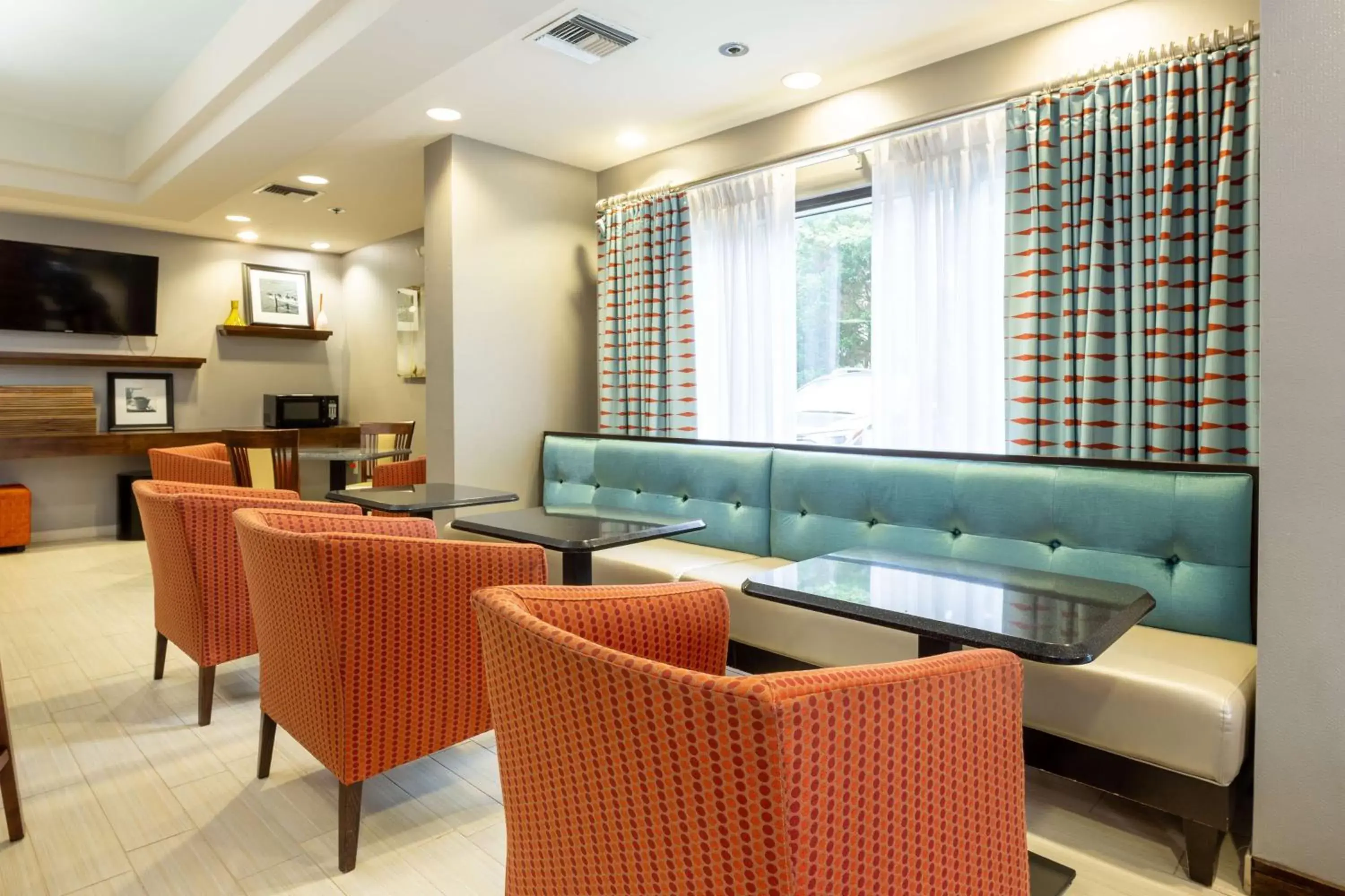 Lobby or reception in Hampton Inn Columbia I-26/Harbison Blvd Lobby or reception in Hampton Inn Columbia I-26/Harbison Blvd