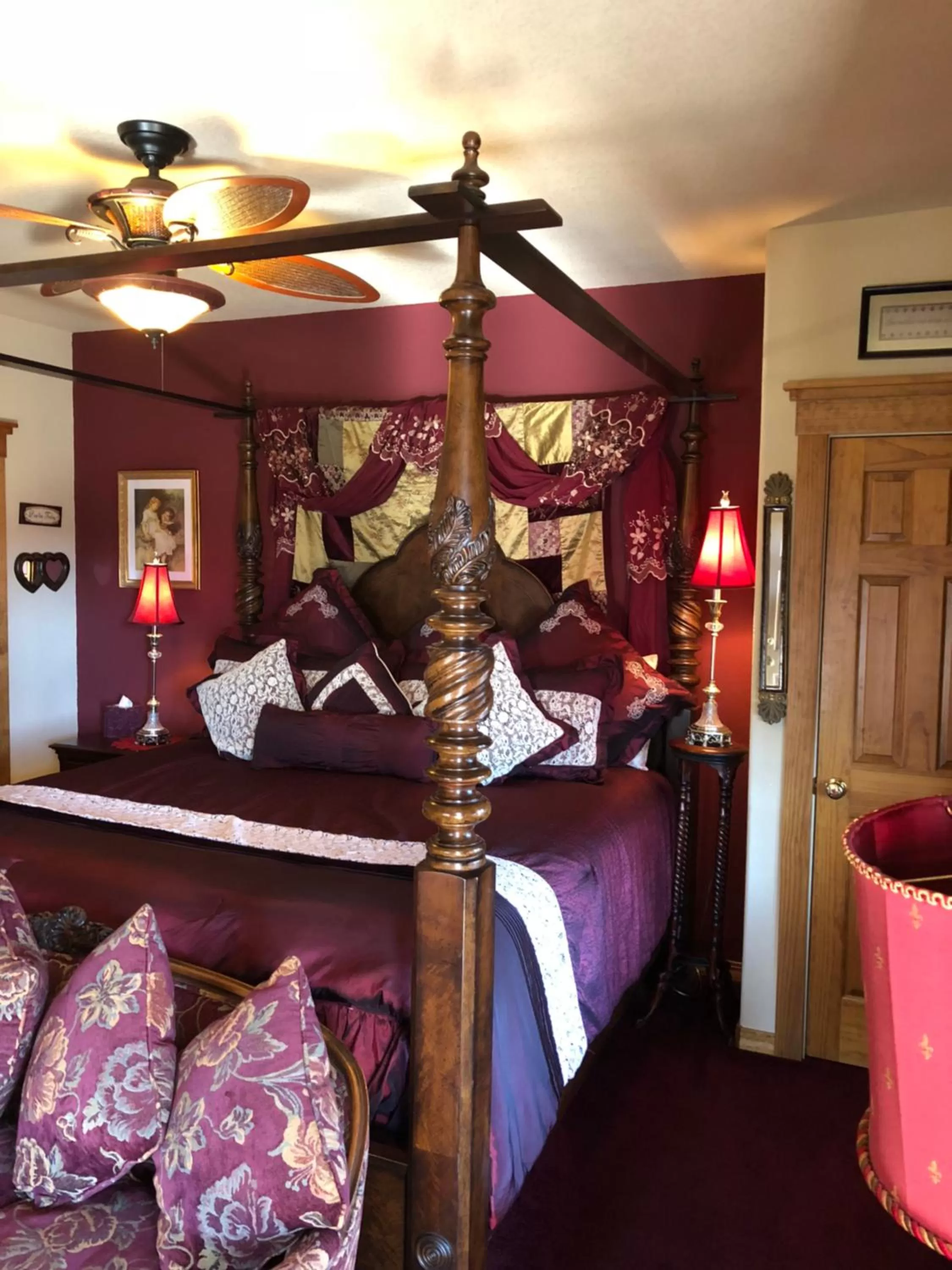 Bedroom, Bed in All Seasons Inn