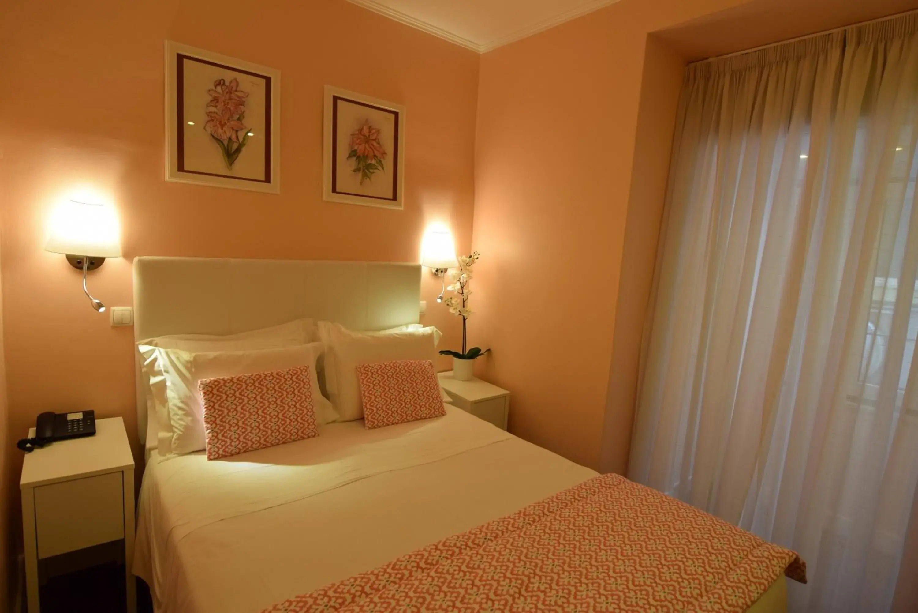 Photo of the whole room, Bed in Residencial Florescente