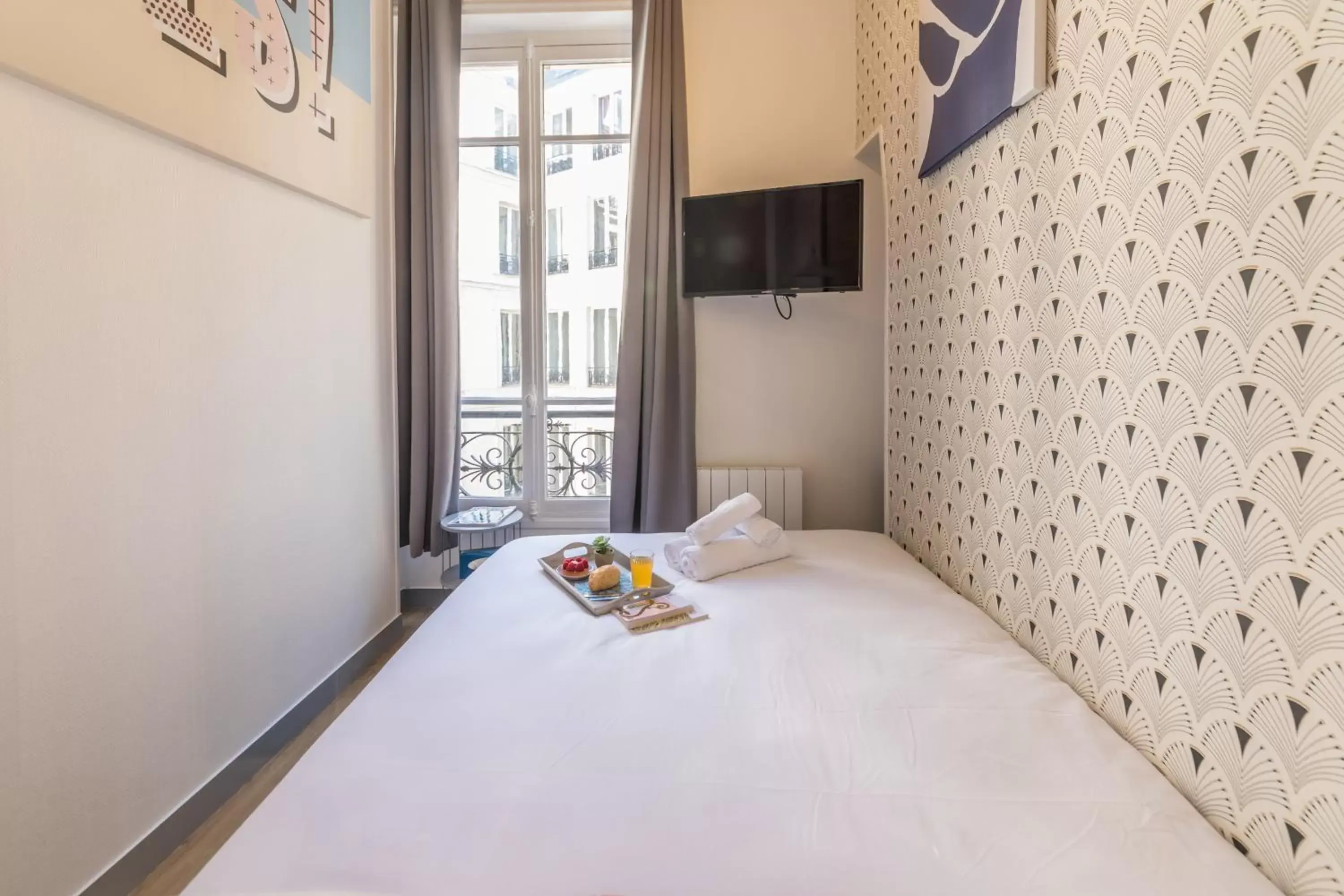 Bed in Apartments WS Haussmann - La Fayette