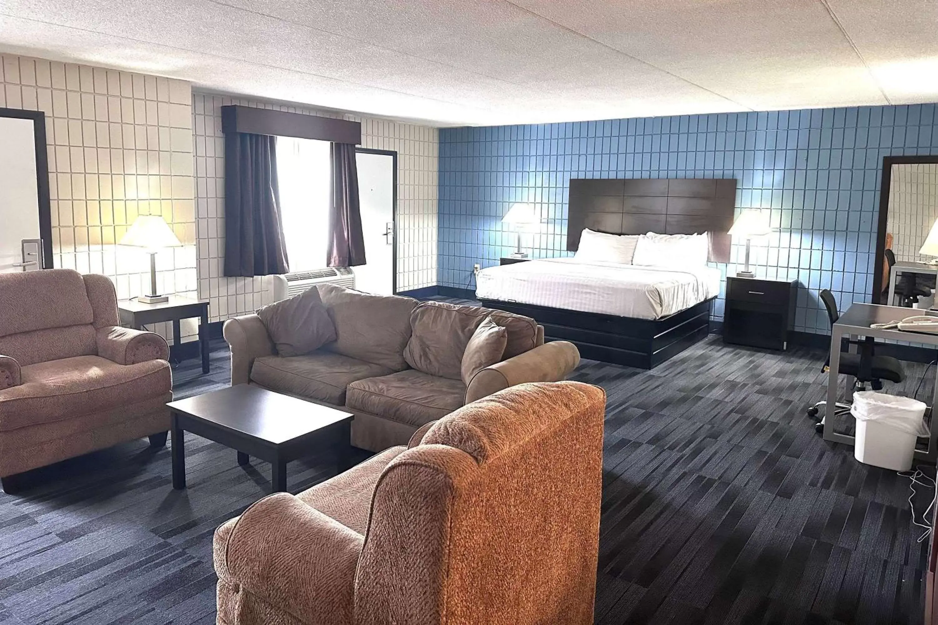 Photo of the whole room in Baymont Inn and Suites by Wyndham Farmington, MO
