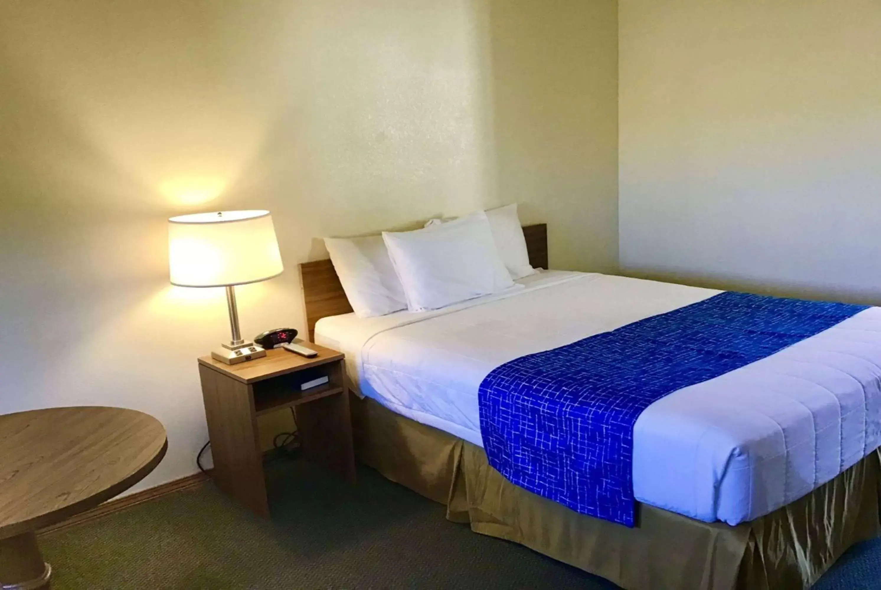 Photo of the whole room, Bed in Travelodge by Wyndham Three Forks