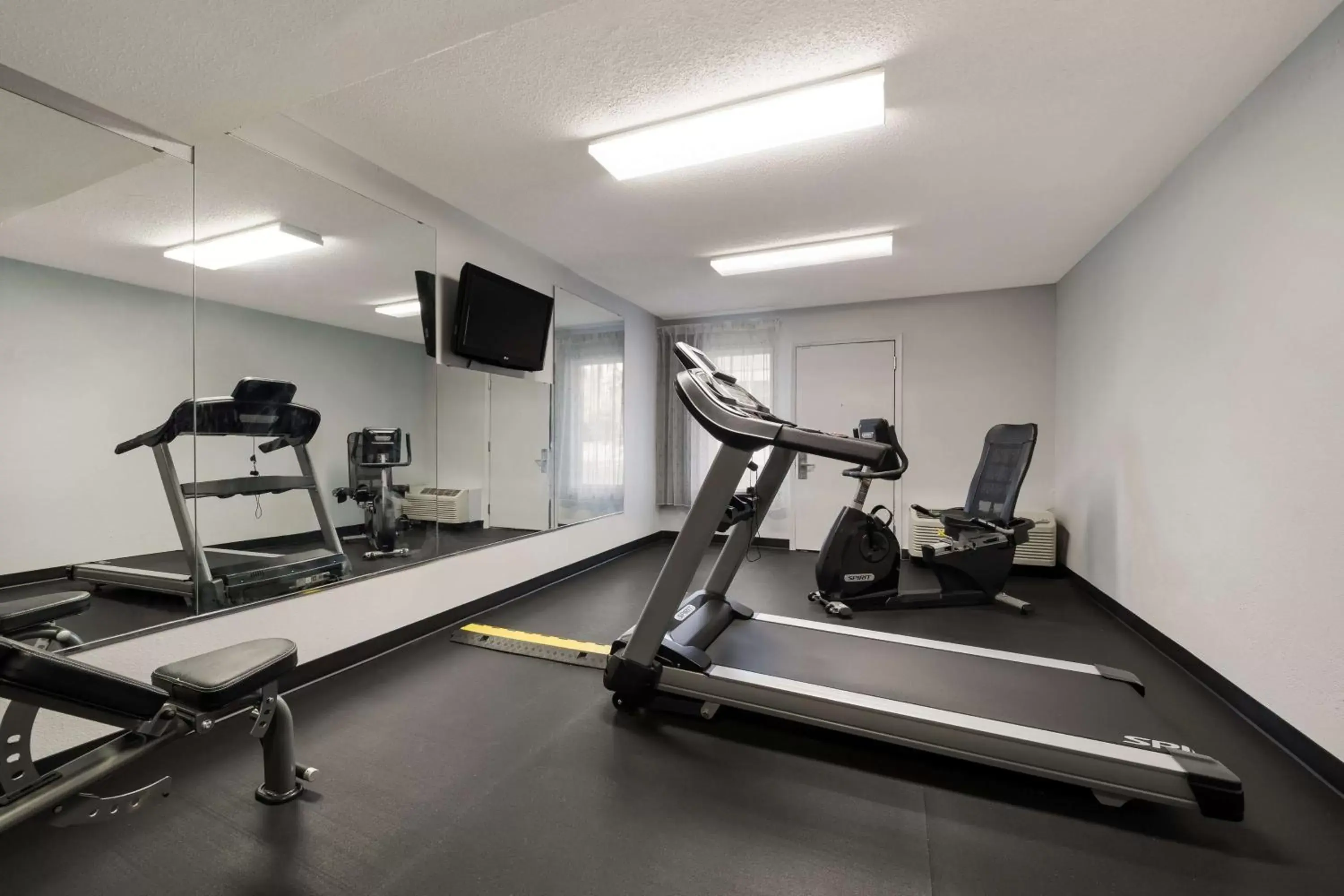 Fitness centre/facilities, Fitness Center/Facilities in SureStay Hotel by Best Western Rockford East