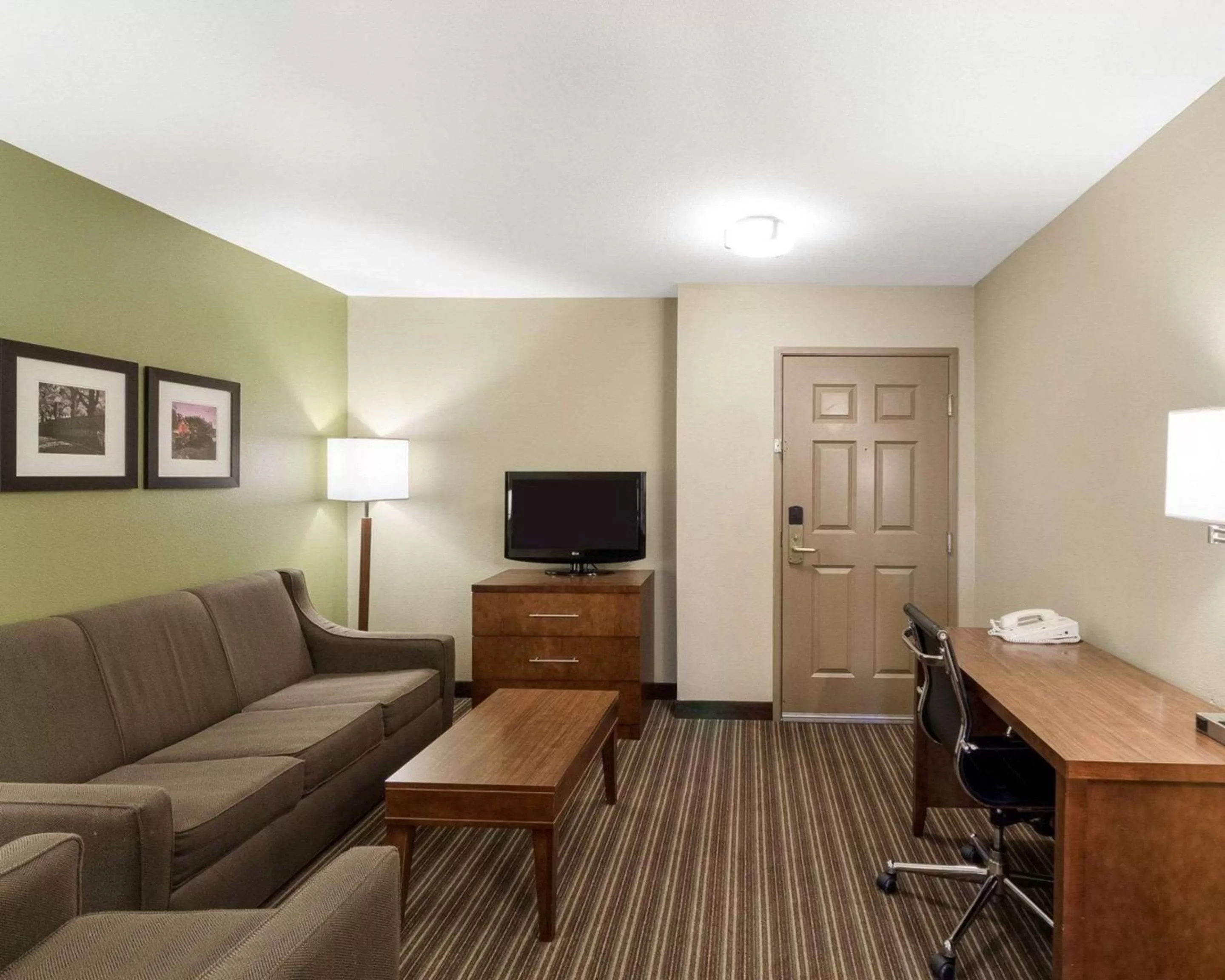 Photo of the whole room in Comfort Inn & Suites Fayetteville-University Area