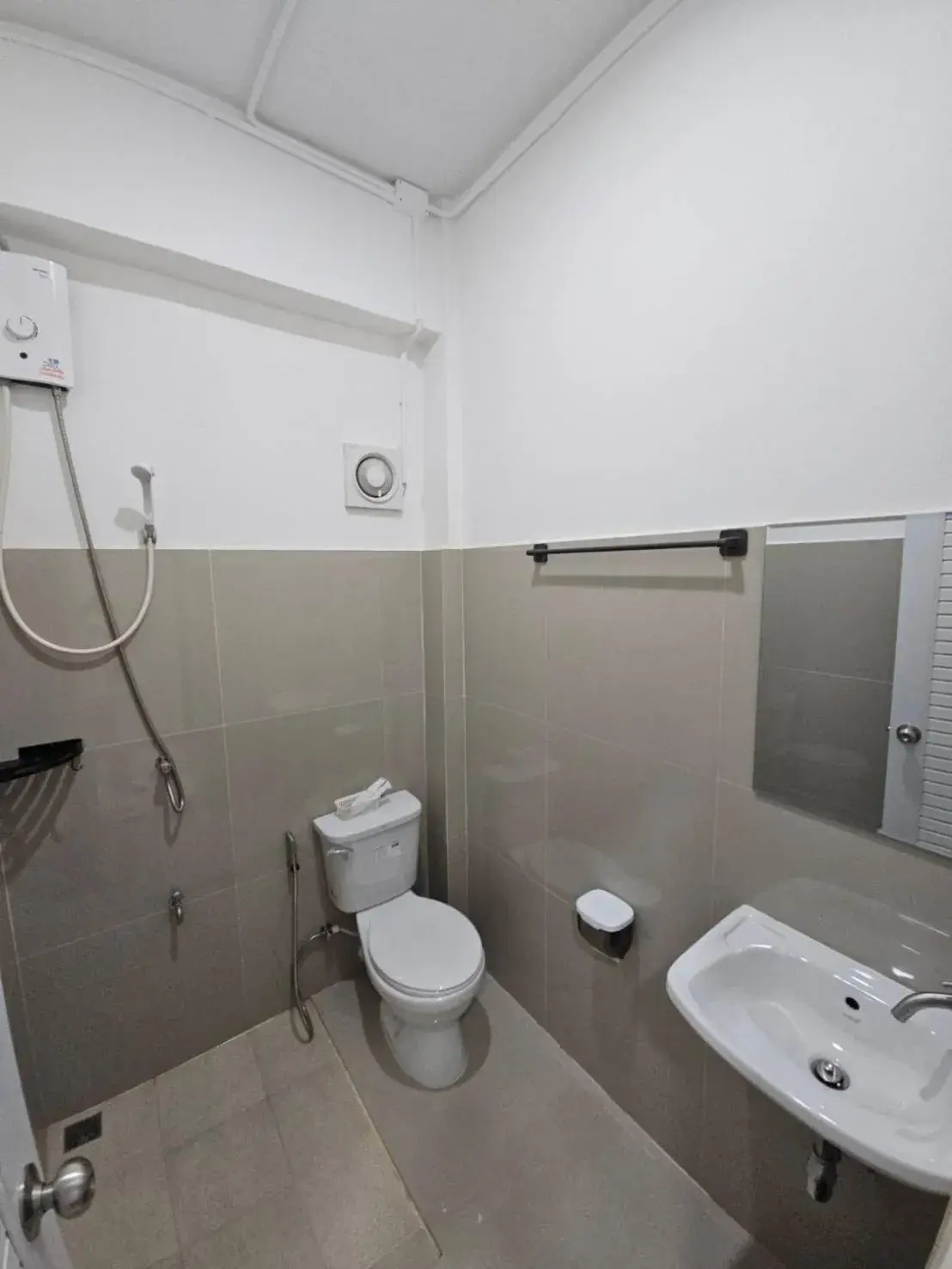 Bathroom in Loft 21 Apartment Romklao