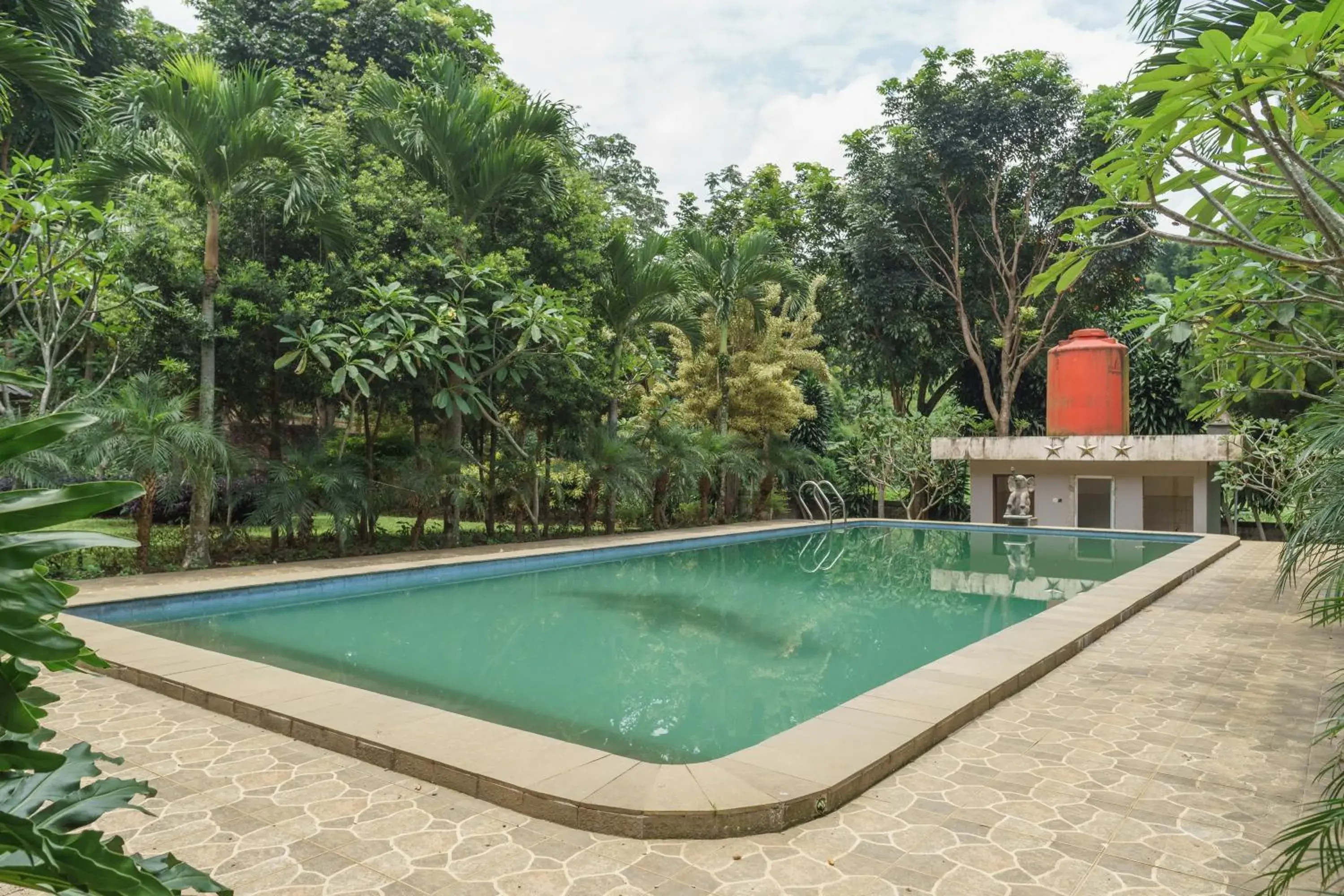 Swimming Pool in RedDoorz Plus at Hotel Negeri Baru Lodaya Puncak