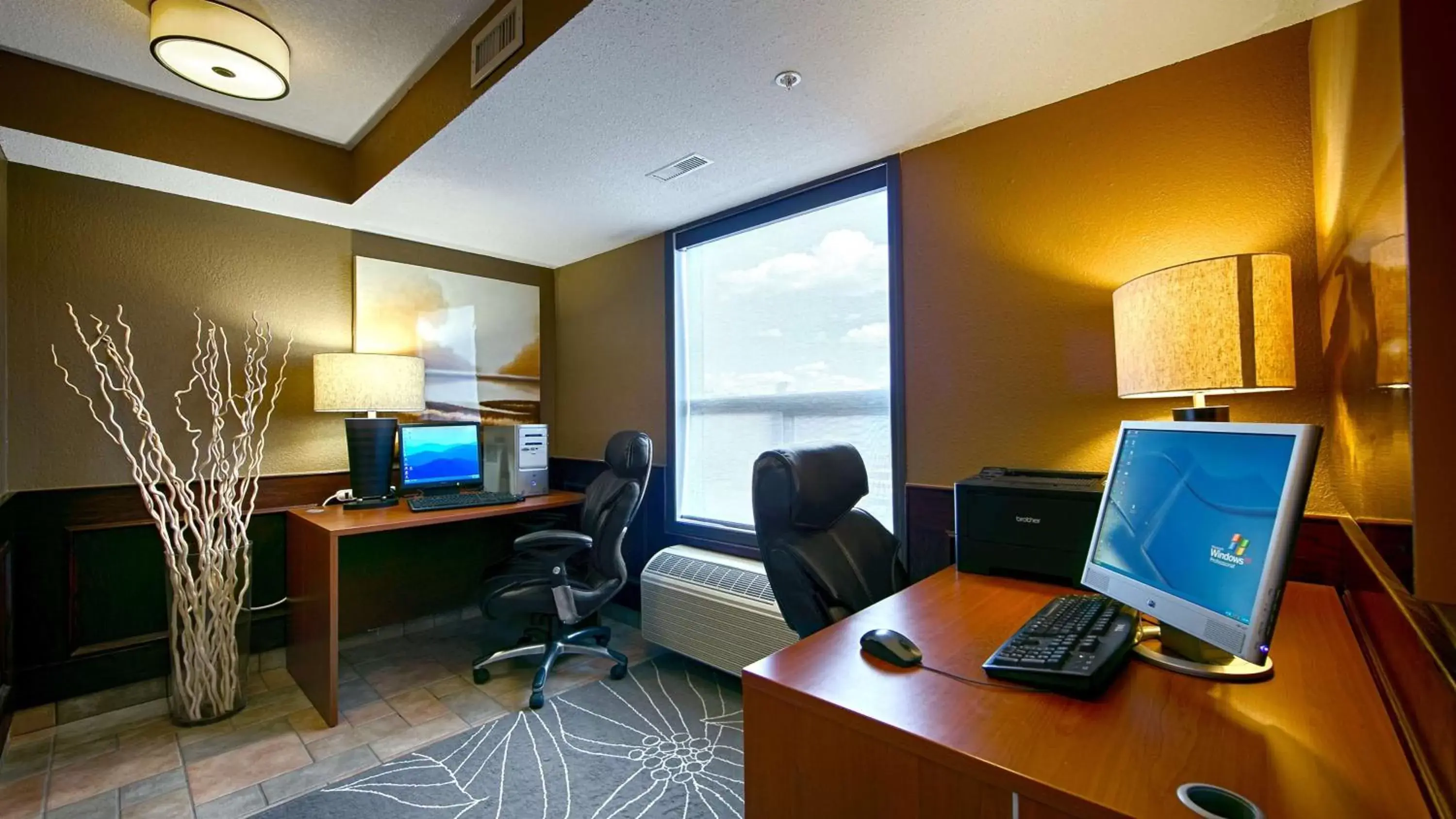 On site, Business Area/Conference Room in Best Western Strathmore Inn