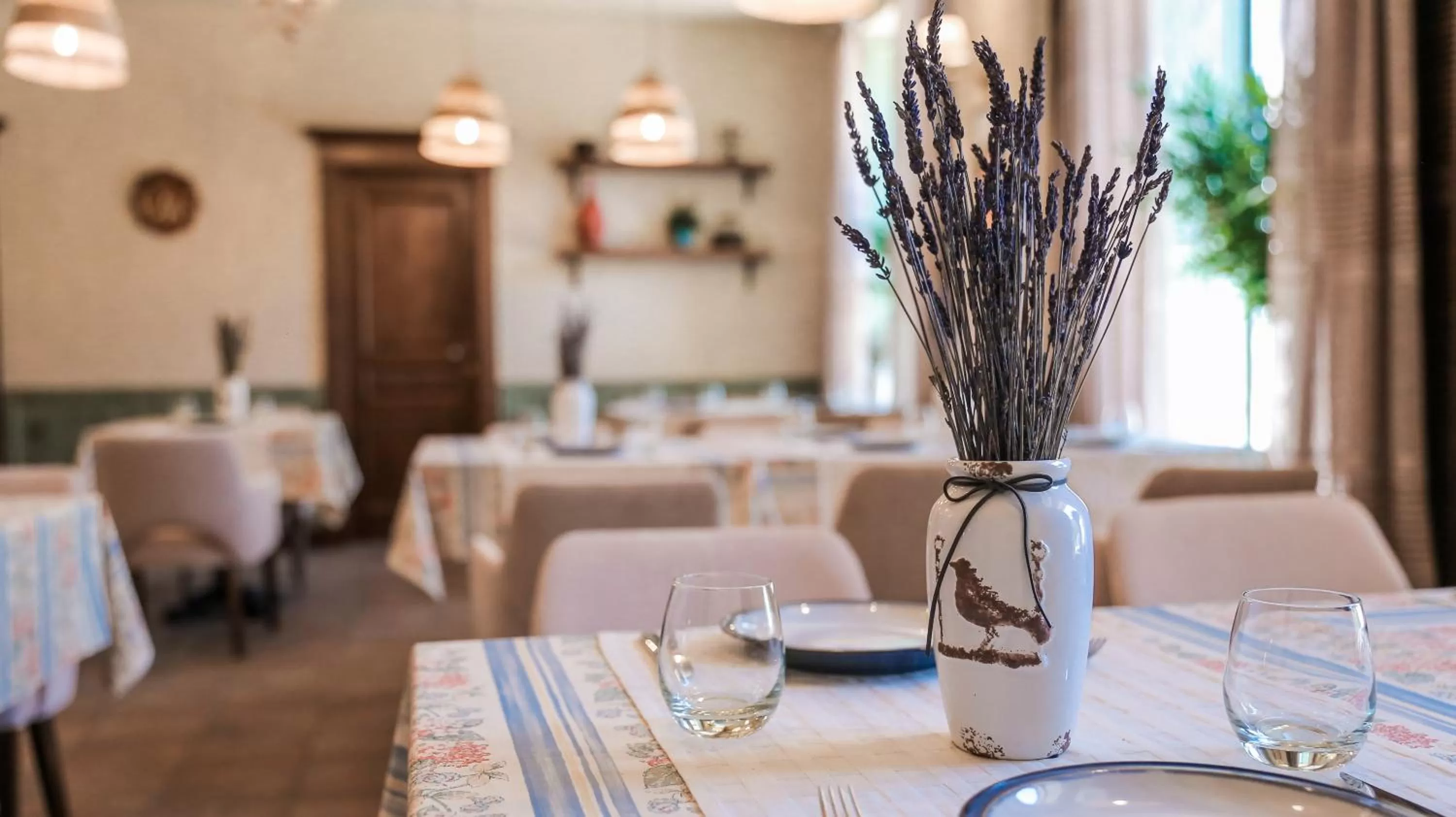 Restaurant/places to eat in 7 Boutique Hotel