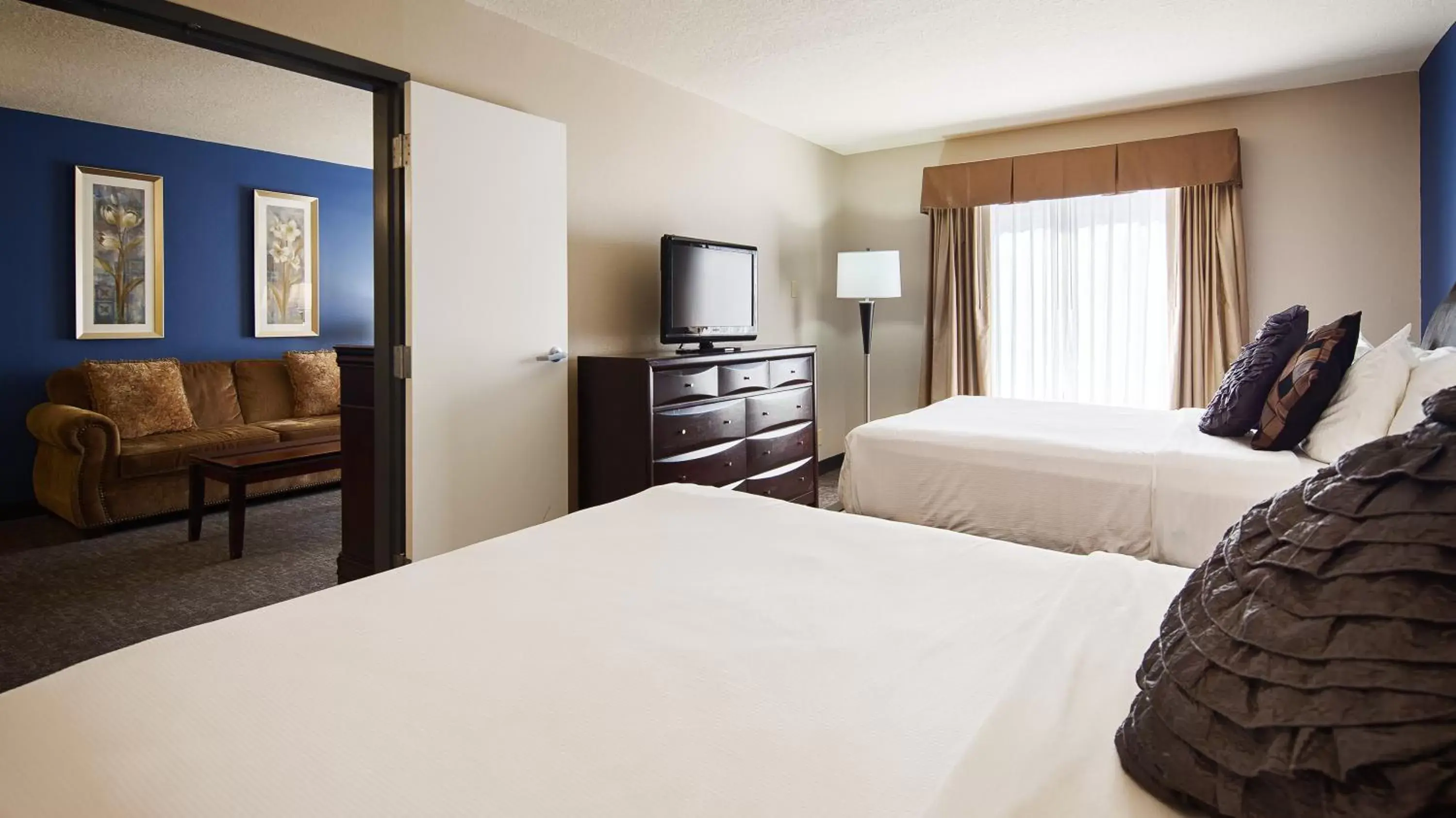 Bed in SureStay Plus Hotel by Best Western Houston Medical Center